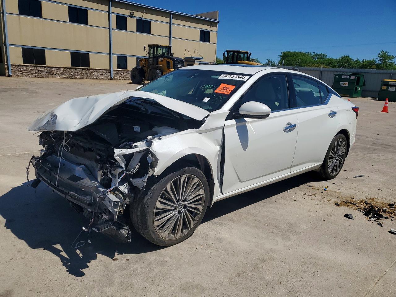 Salvage Nissan Altima Image