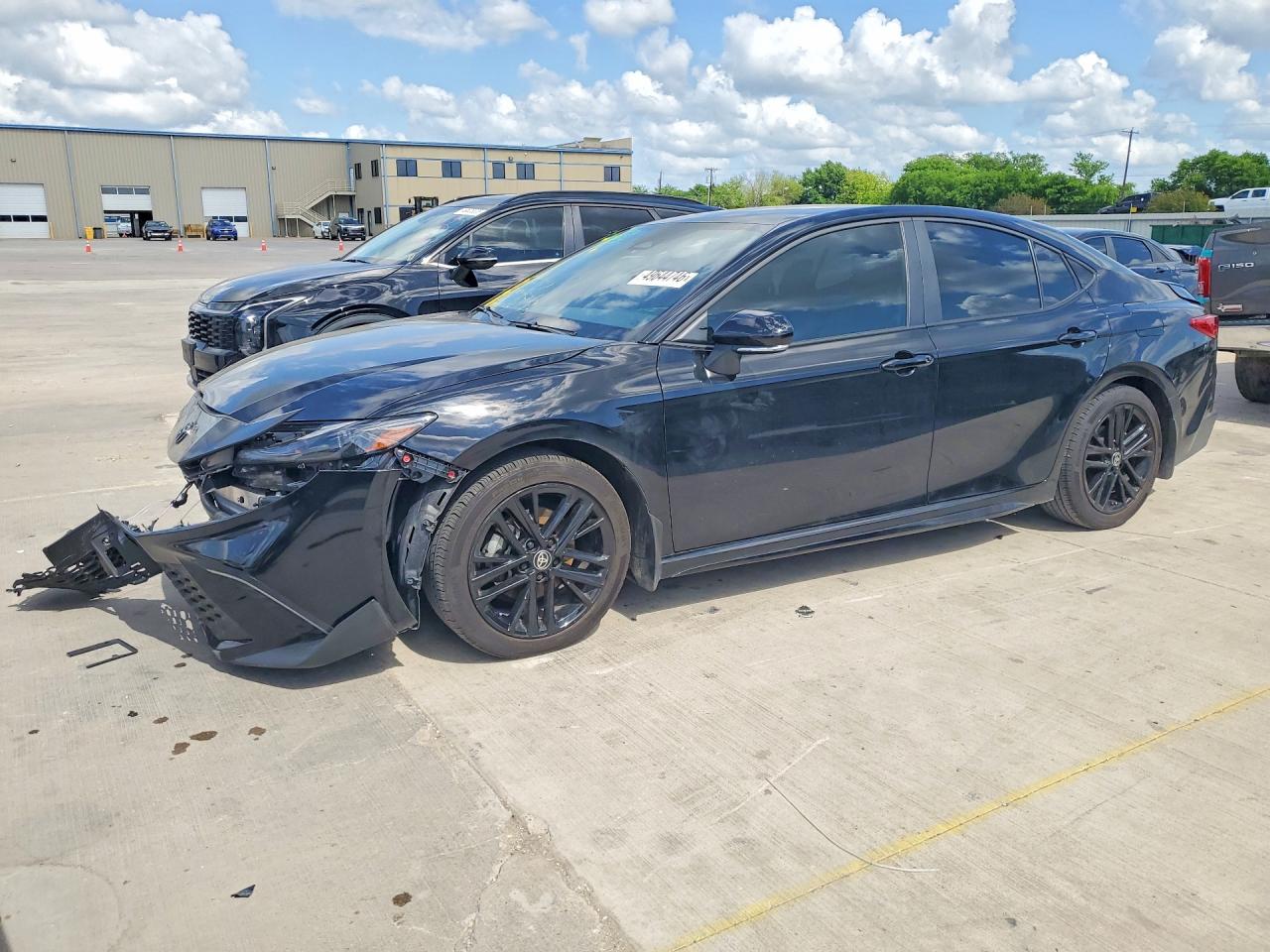 Salvage Toyota Camry Image