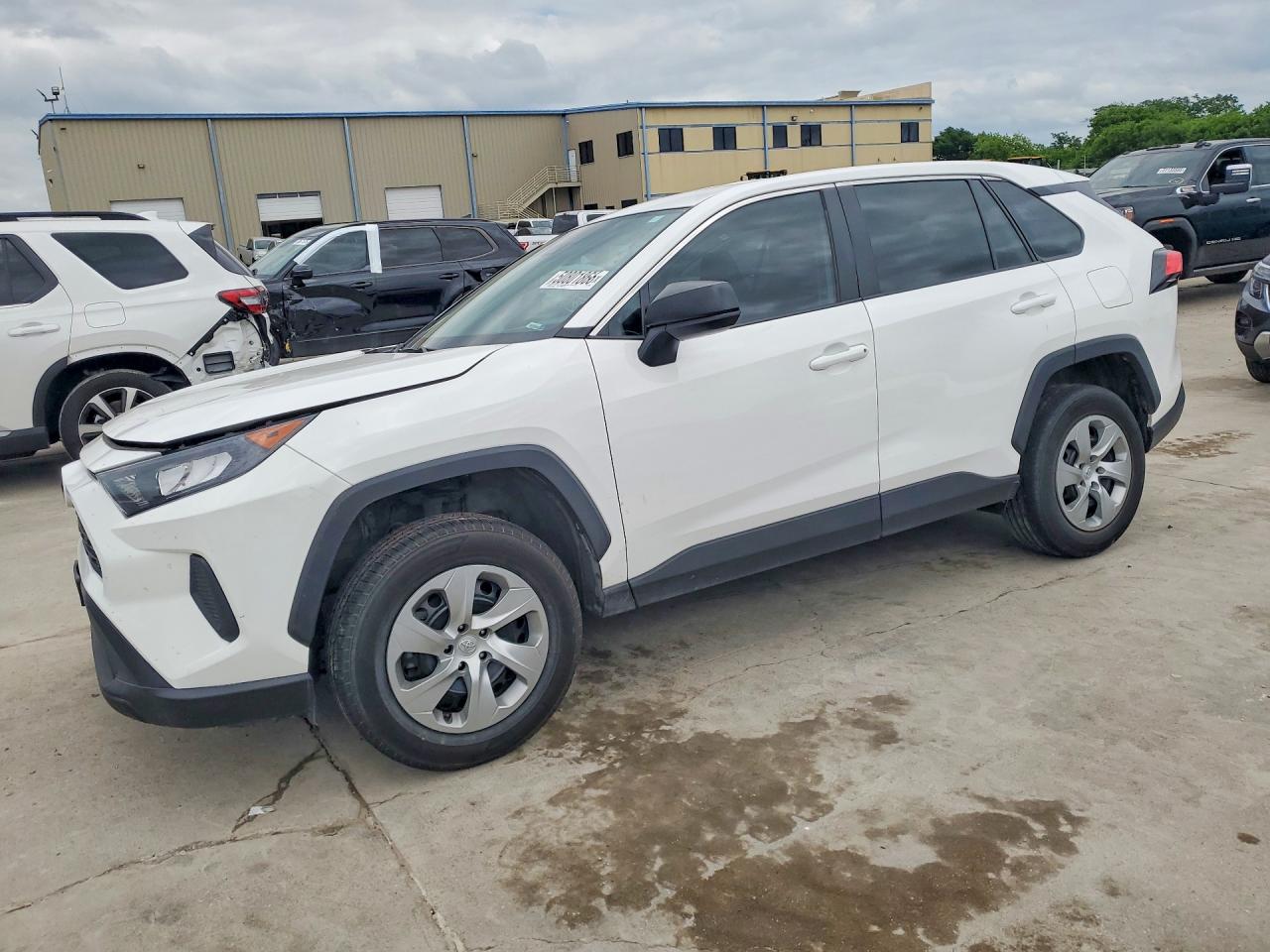 Salvage Toyota RAV4 Image