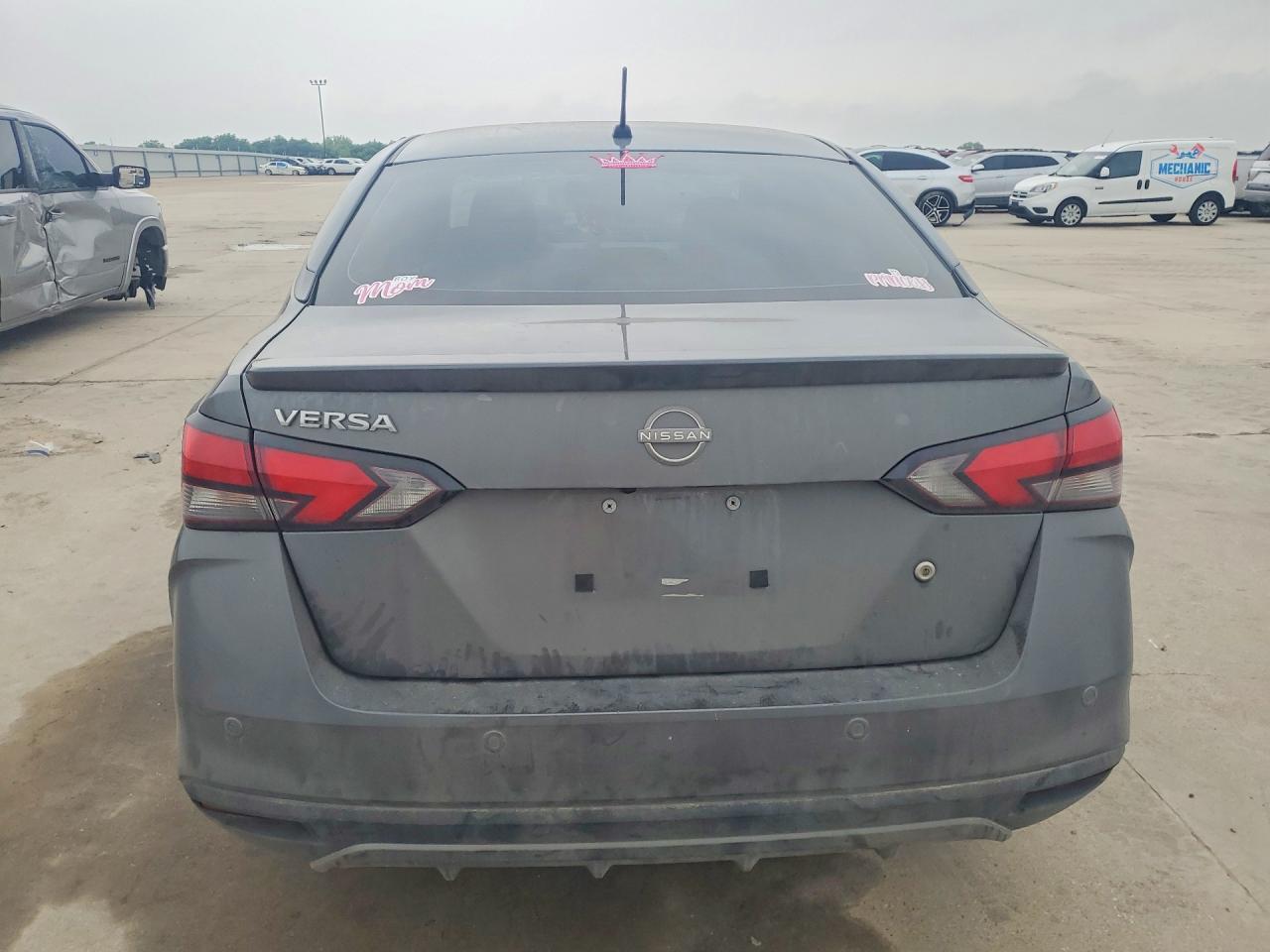 Nissan Versa S