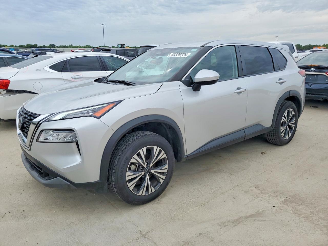 Salvage Nissan Rogue Image
