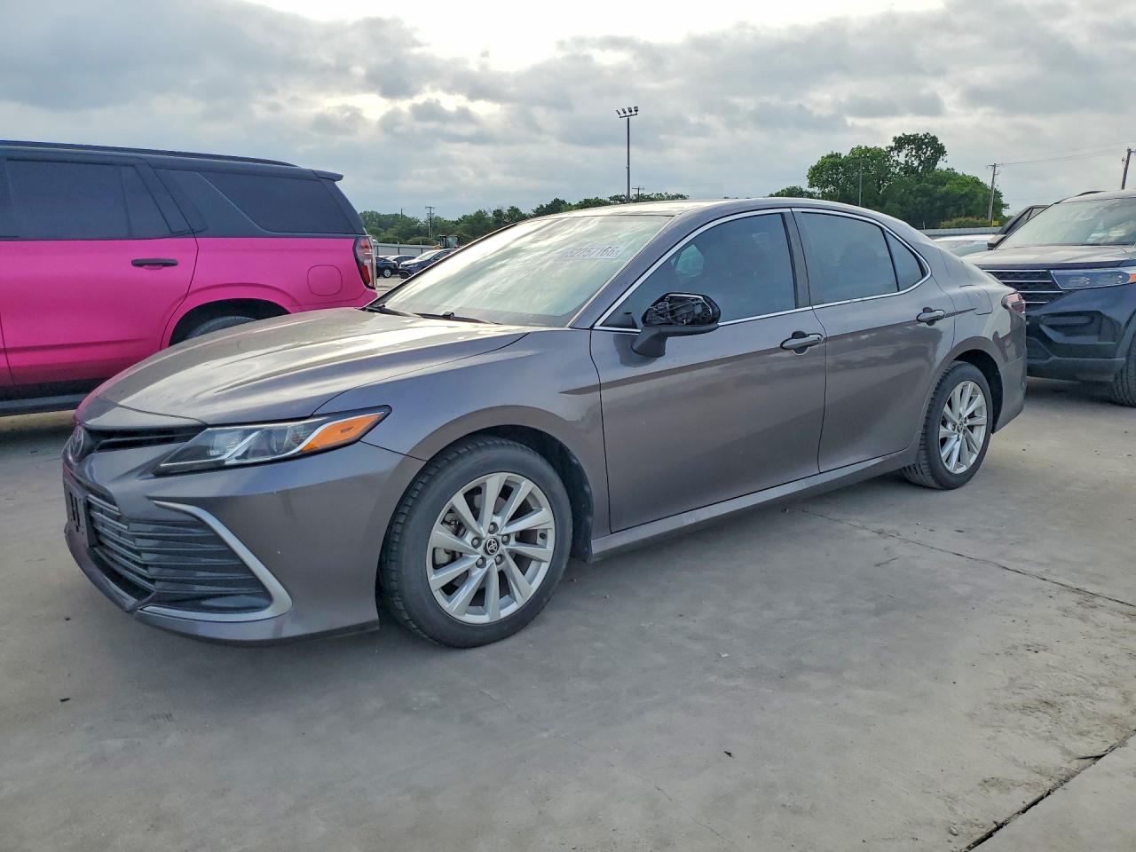 Salvage Toyota Camry Image