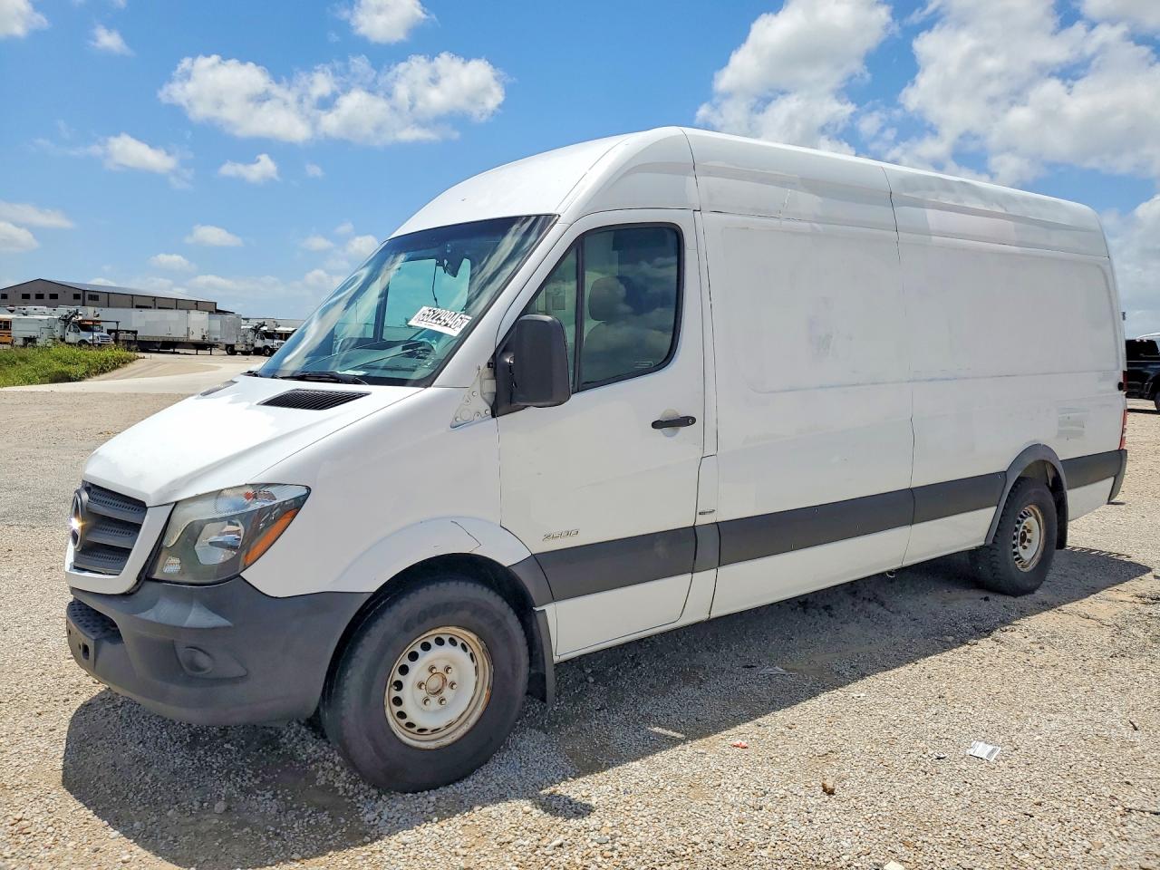 Salvage Mercedes-Benz Sprinter Image