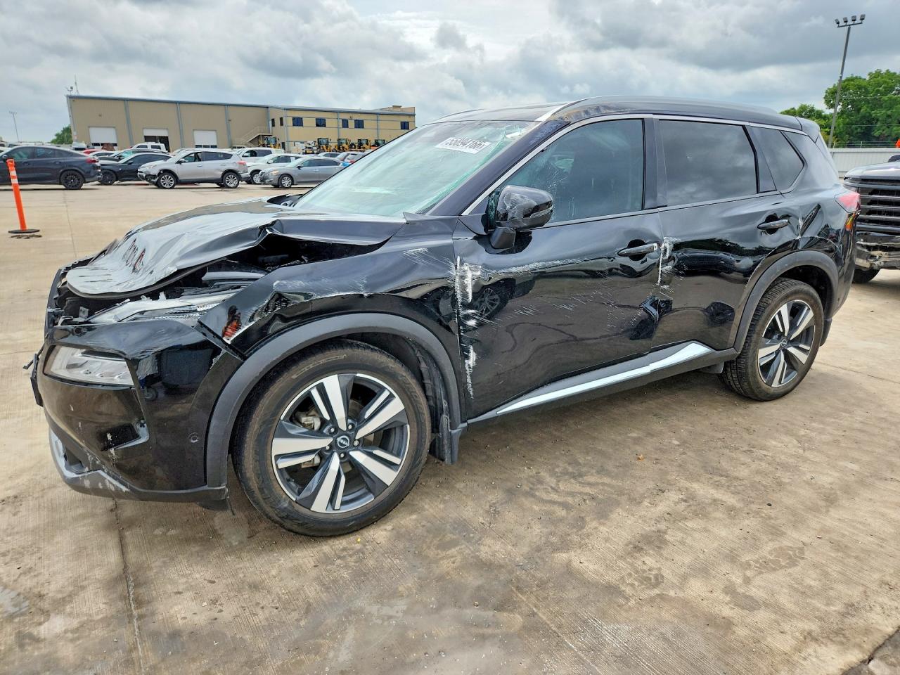 Salvage Nissan Rogue Image