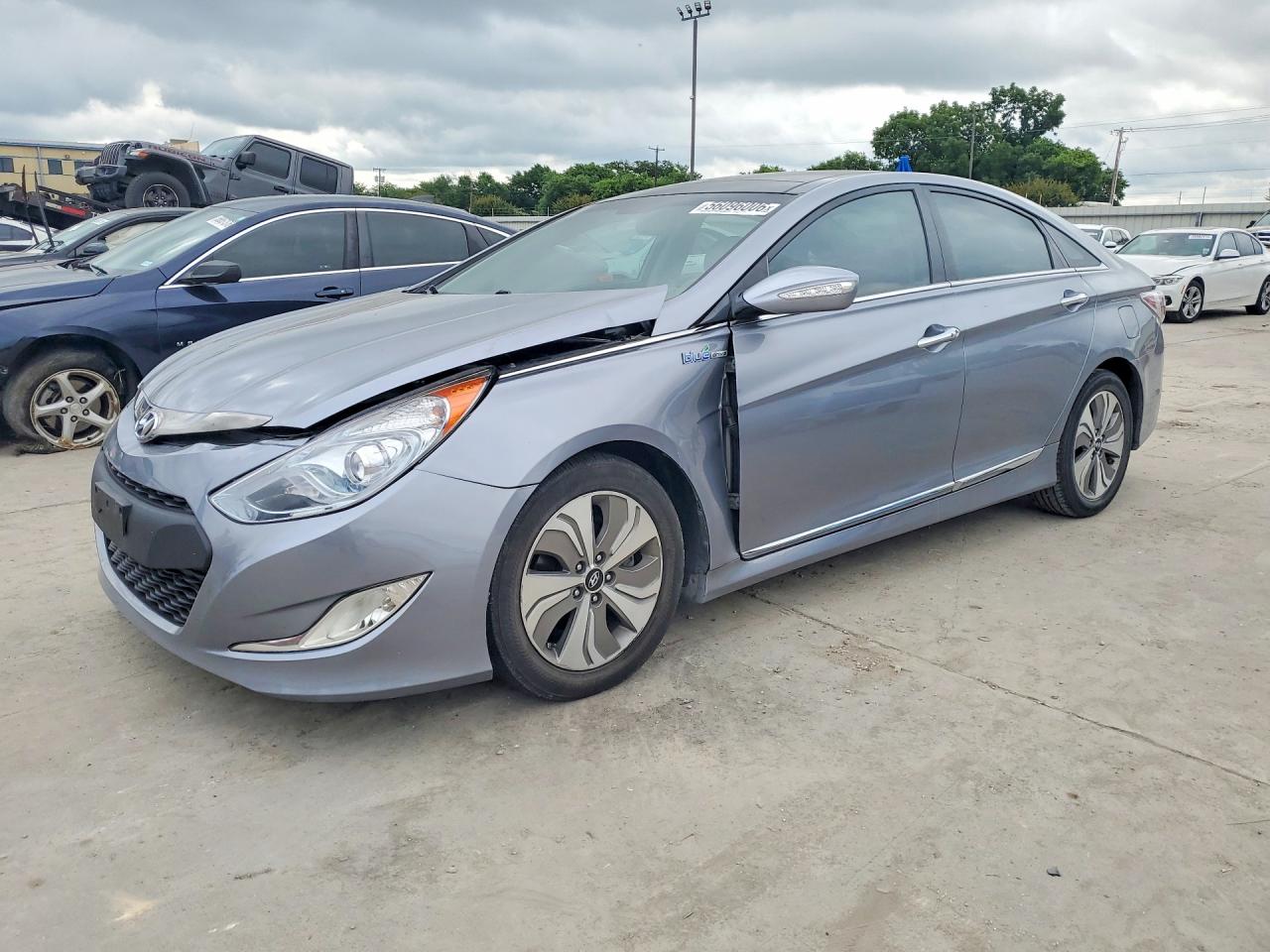 Salvage Hyundai SONATA Image