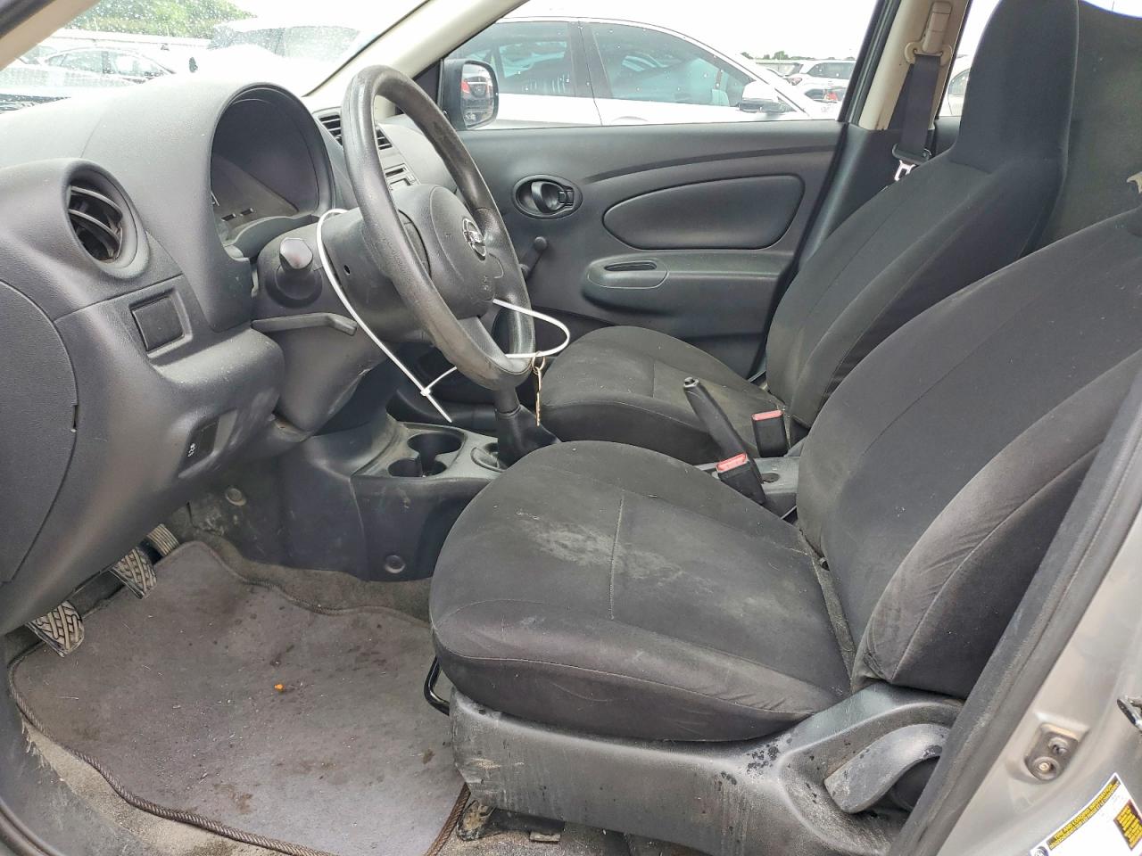 Nissan Versa 1.6 S