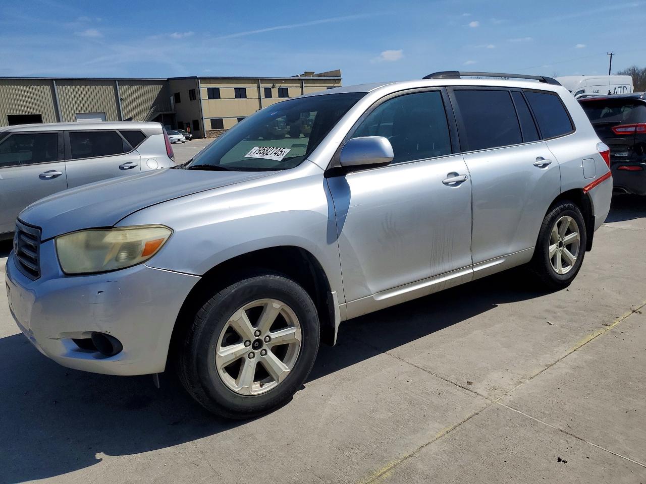 Salvage Toyota Highlander Image