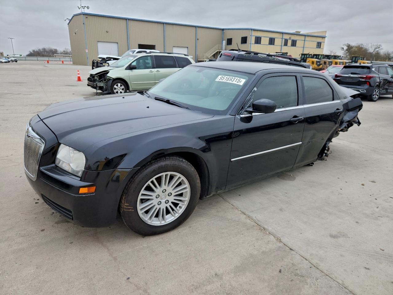 Salvage Chrysler 300 Image