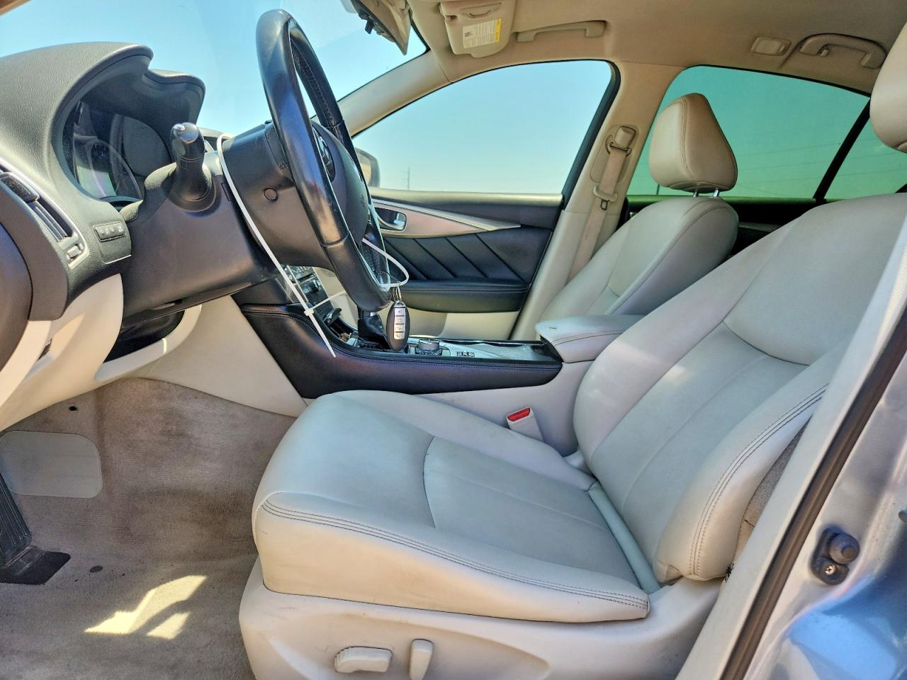 INFINITI Q50 Base