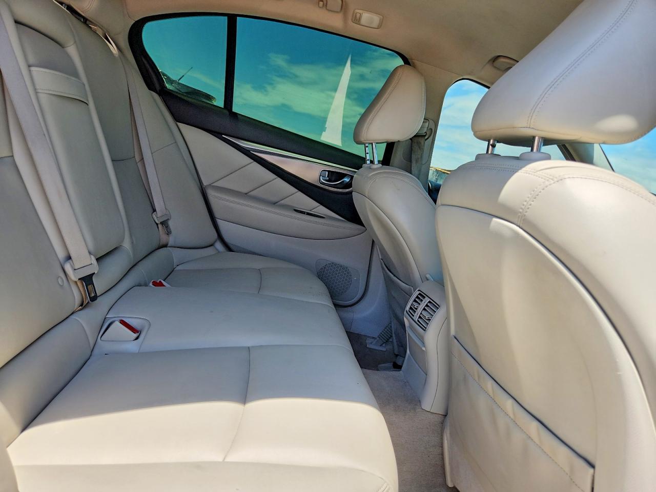 INFINITI Q50 Base