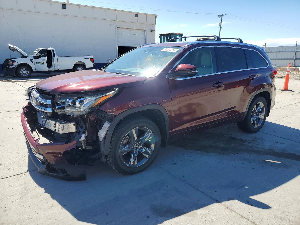Salvage Toyota Highlander Image