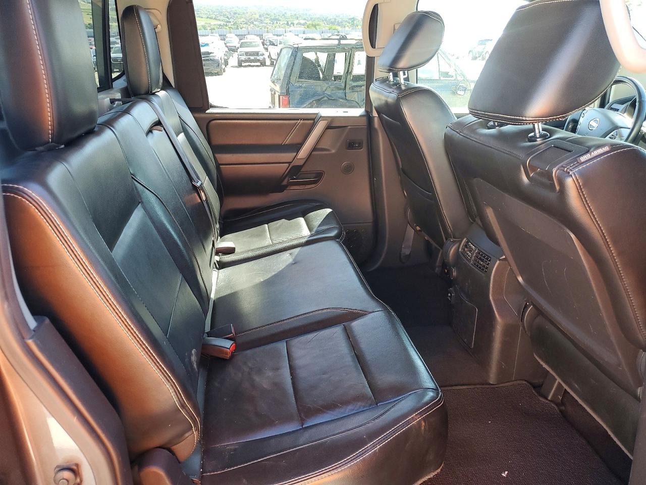 Nissan Titan Sv