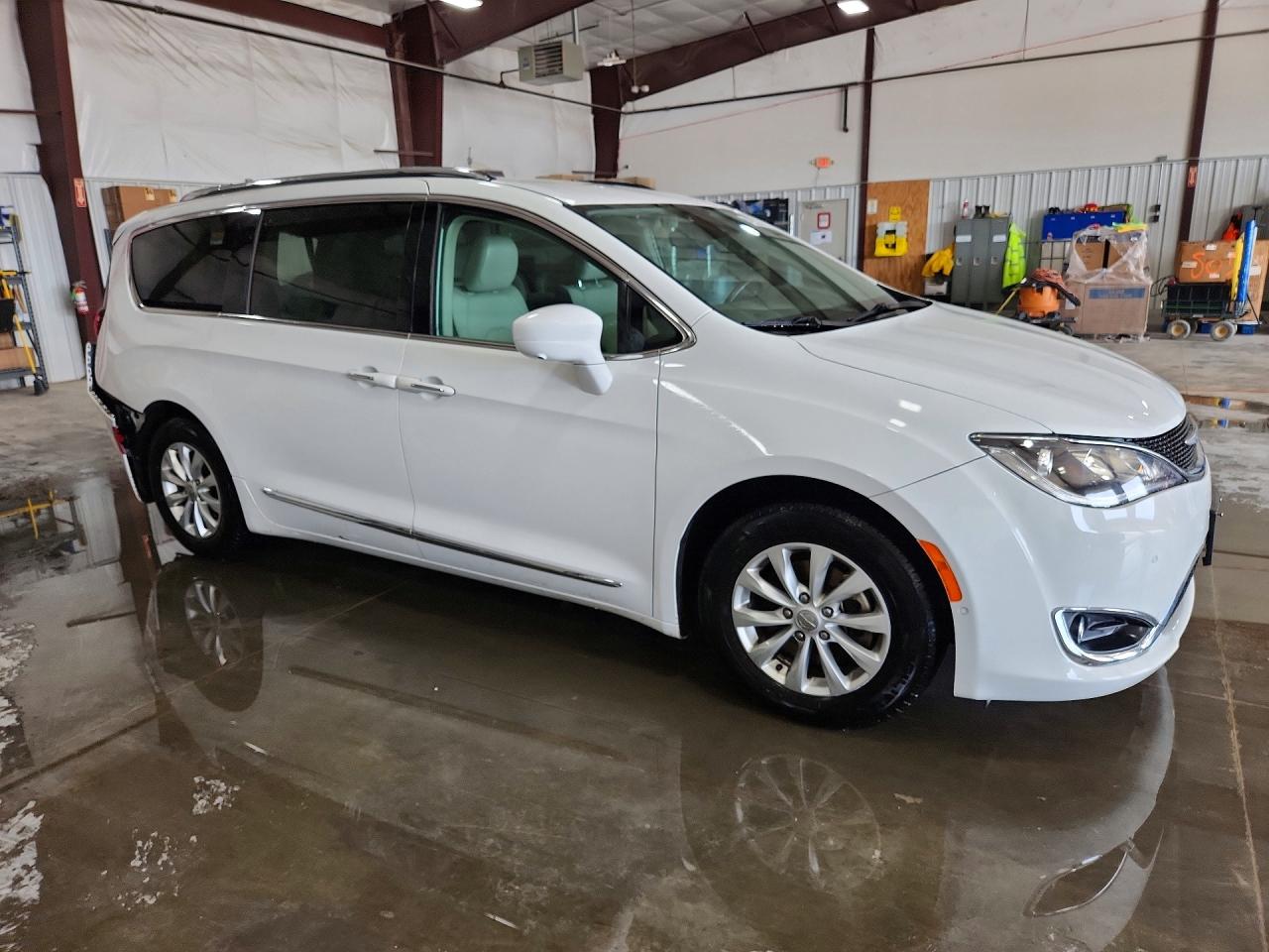 Chrysler Pacifica Touring L