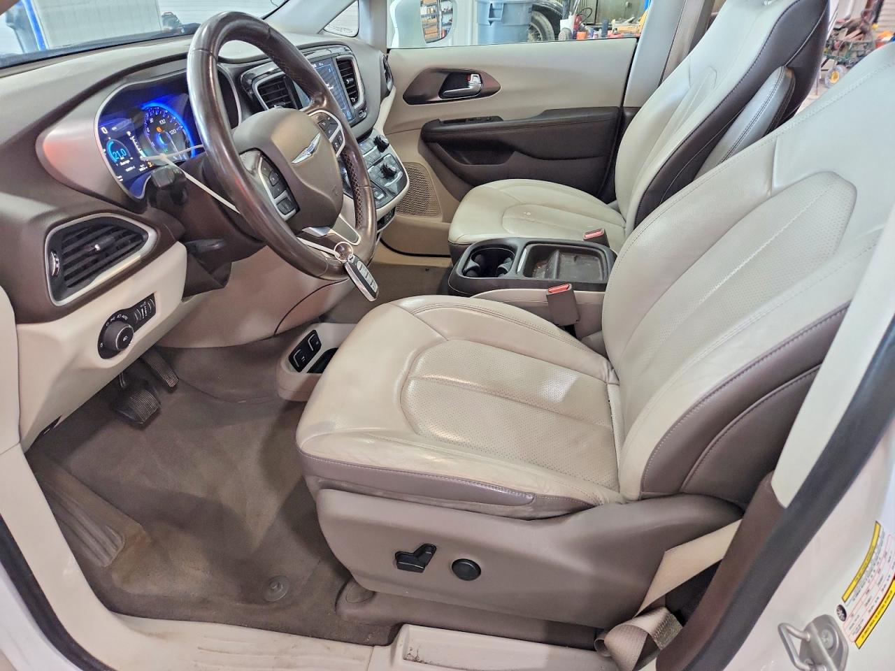 Chrysler Pacifica Touring L