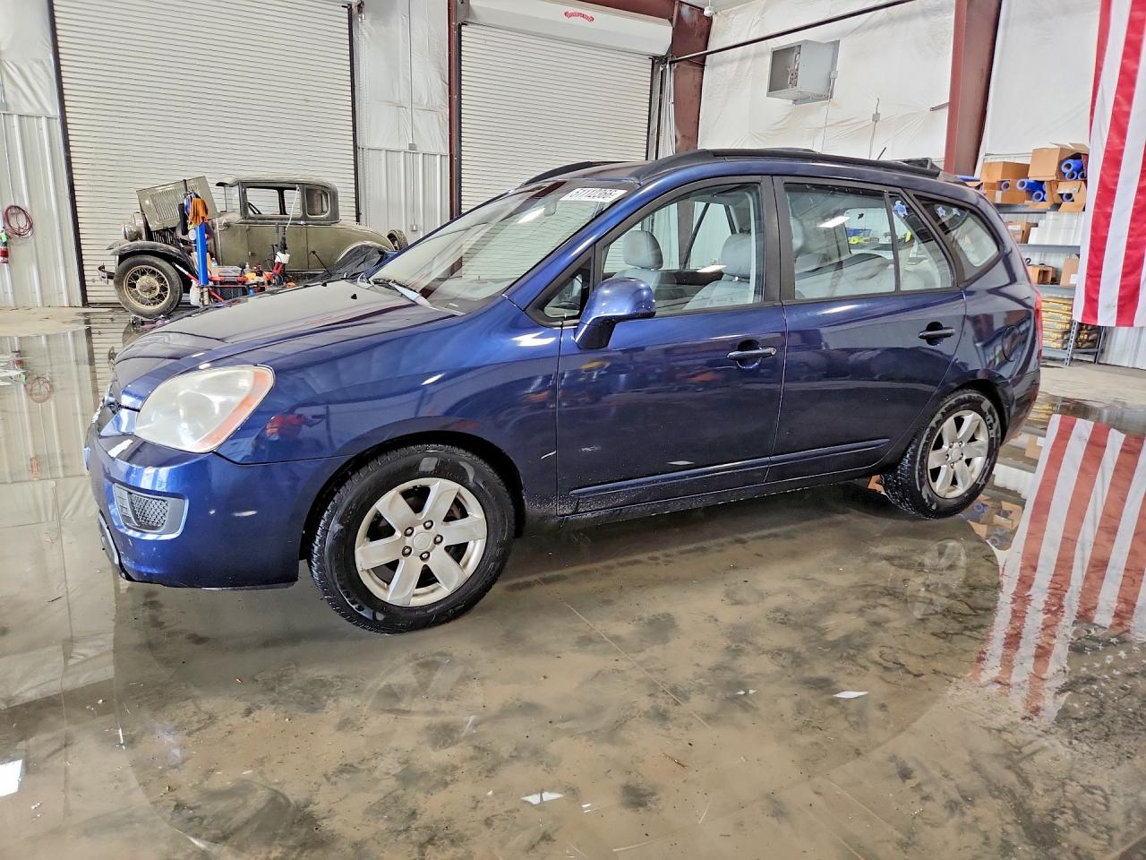 Salvage Kia Rondo Image