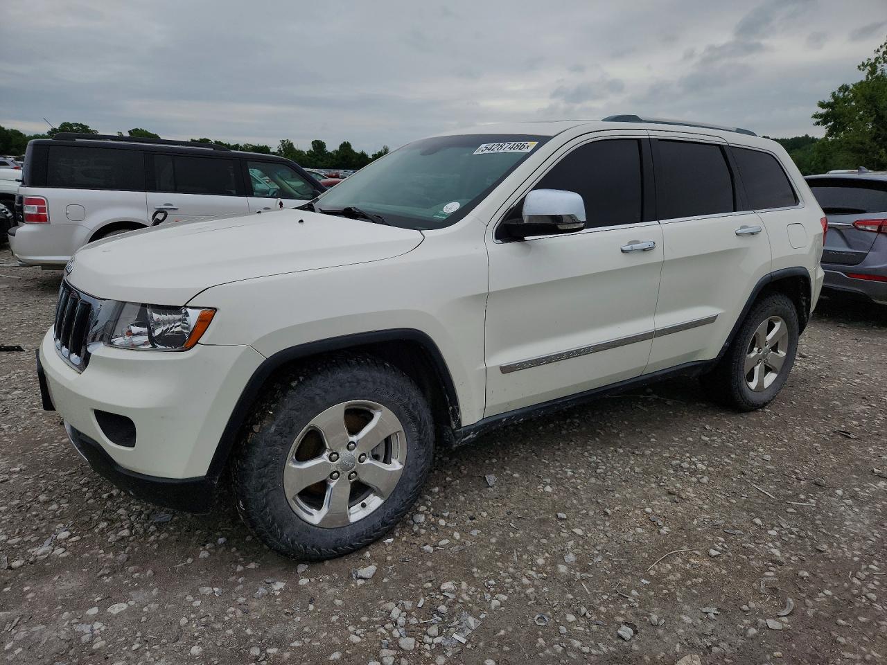 Salvage Jeep Cherokee Image
