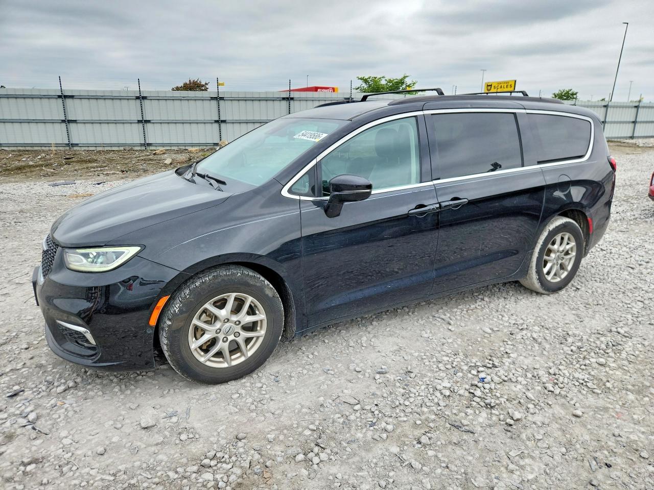 Salvage Chrysler Pacifica Image