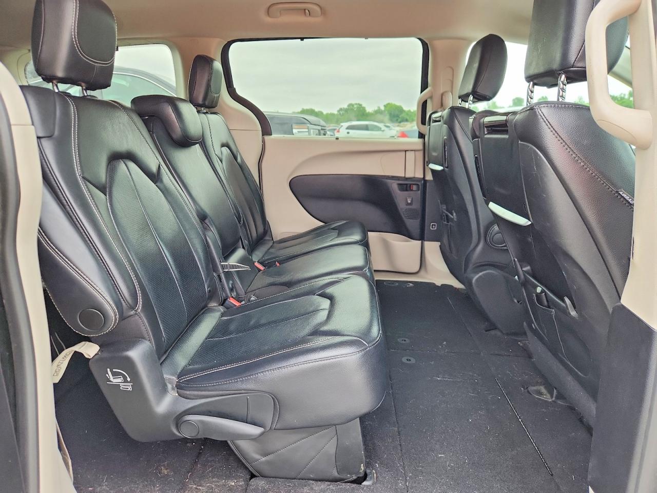 Chrysler Pacifica Touring L