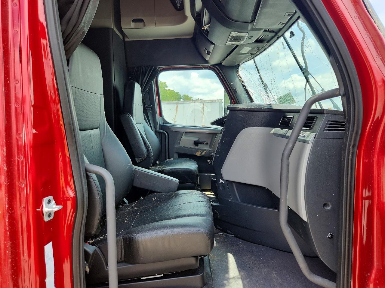 Freightliner Cascadia 126