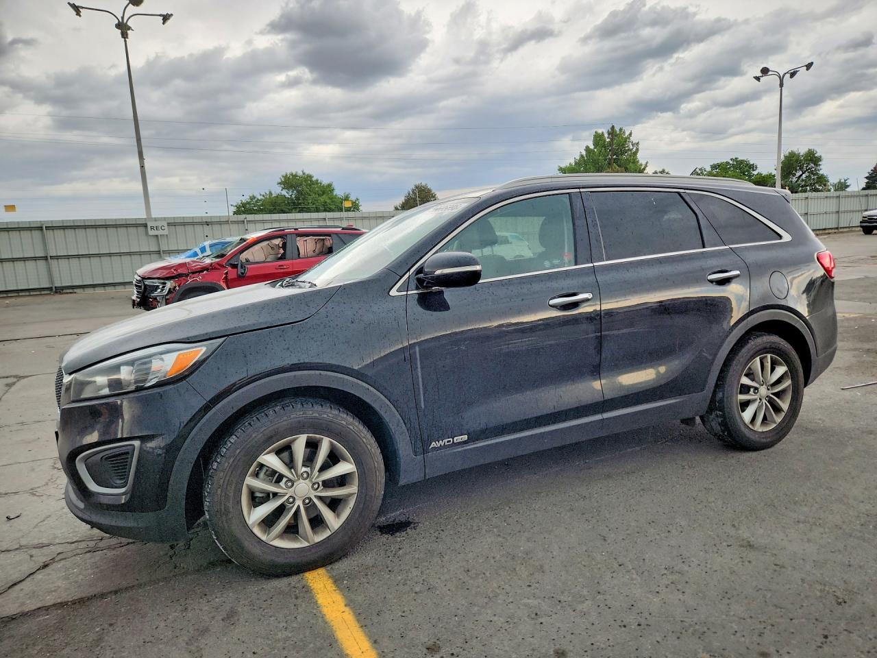 Salvage Kia Sorento Image