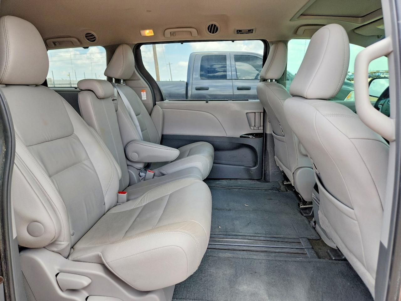 Toyota Sienna Xle 8-passenger