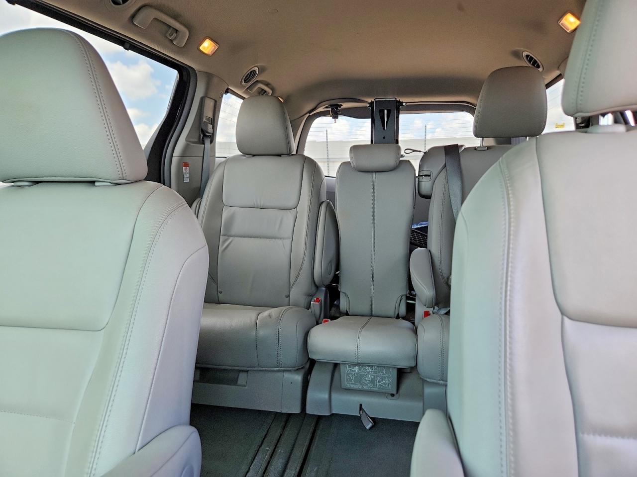 Toyota Sienna Xle 8-passenger