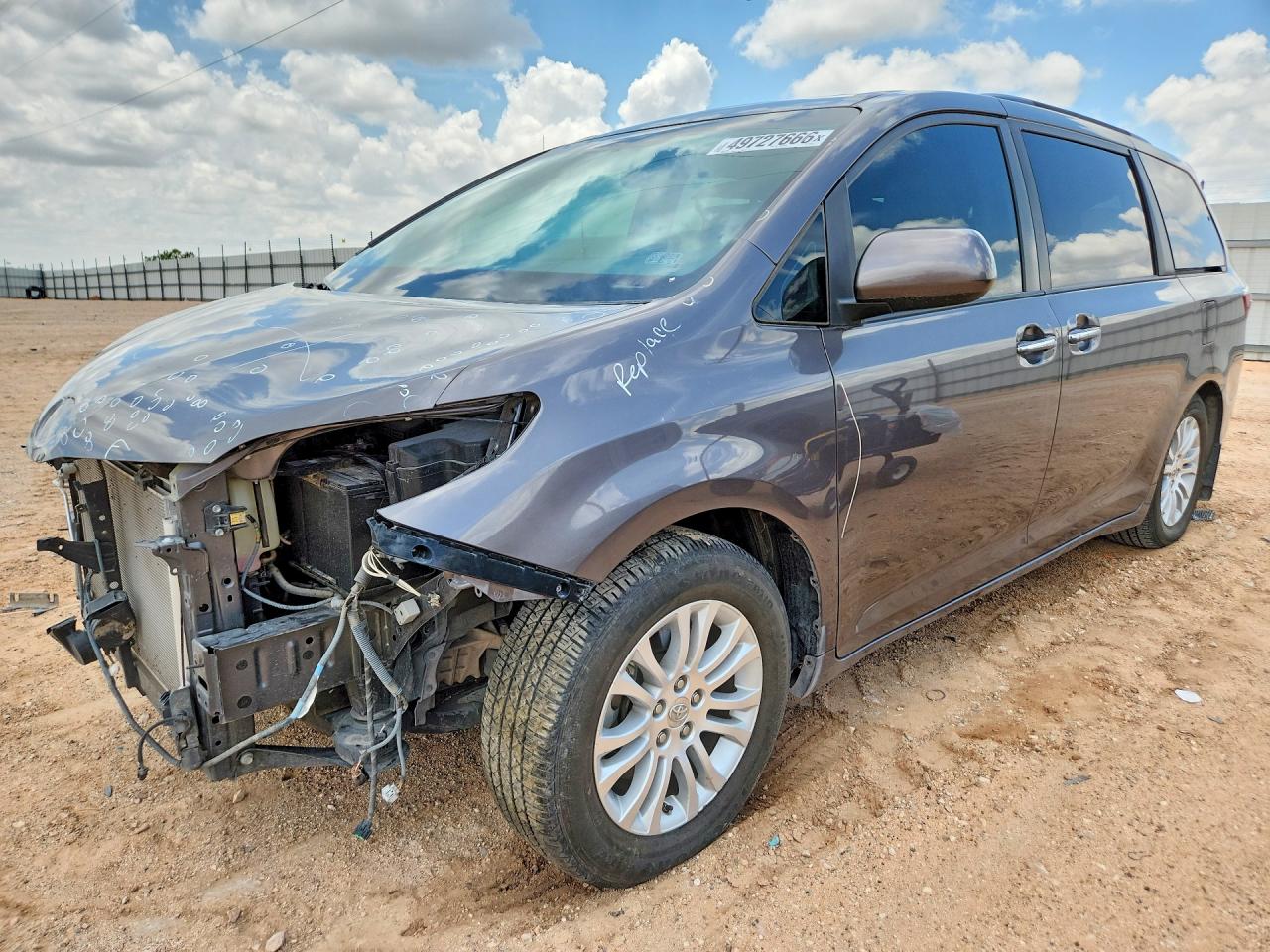 Salvage Toyota Sienna Image