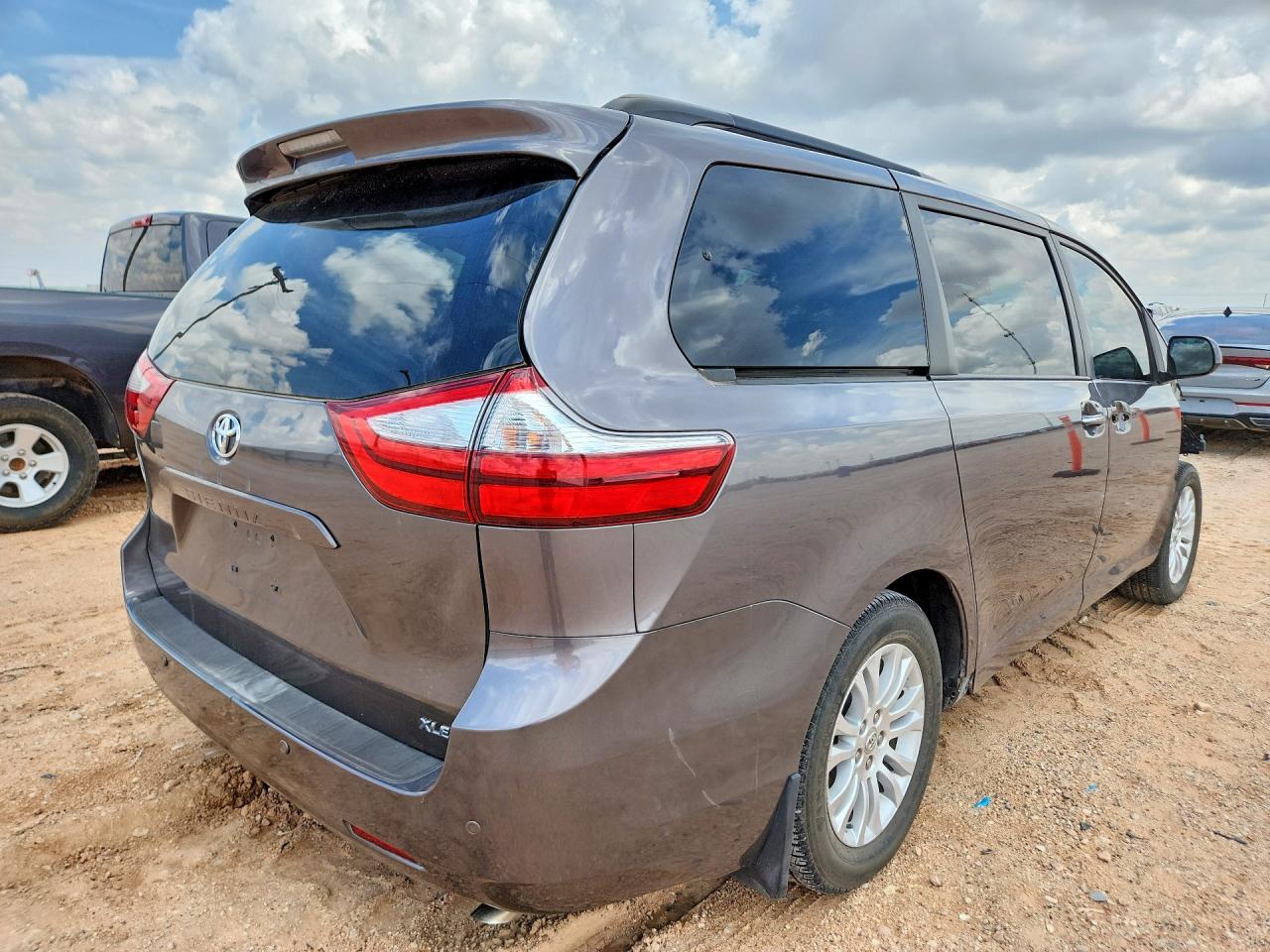 Toyota Sienna Xle 8-passenger