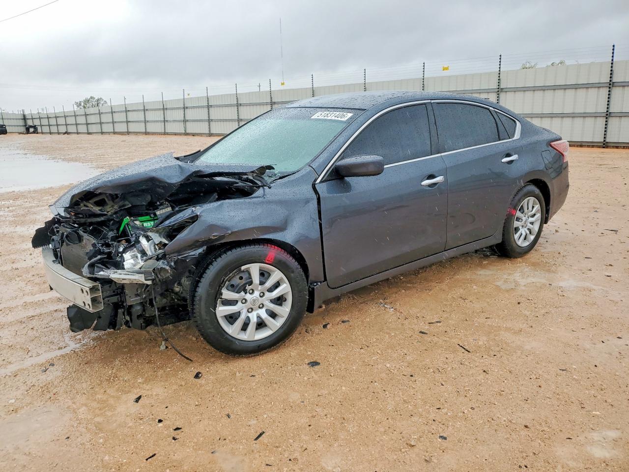Salvage Nissan Altima Image