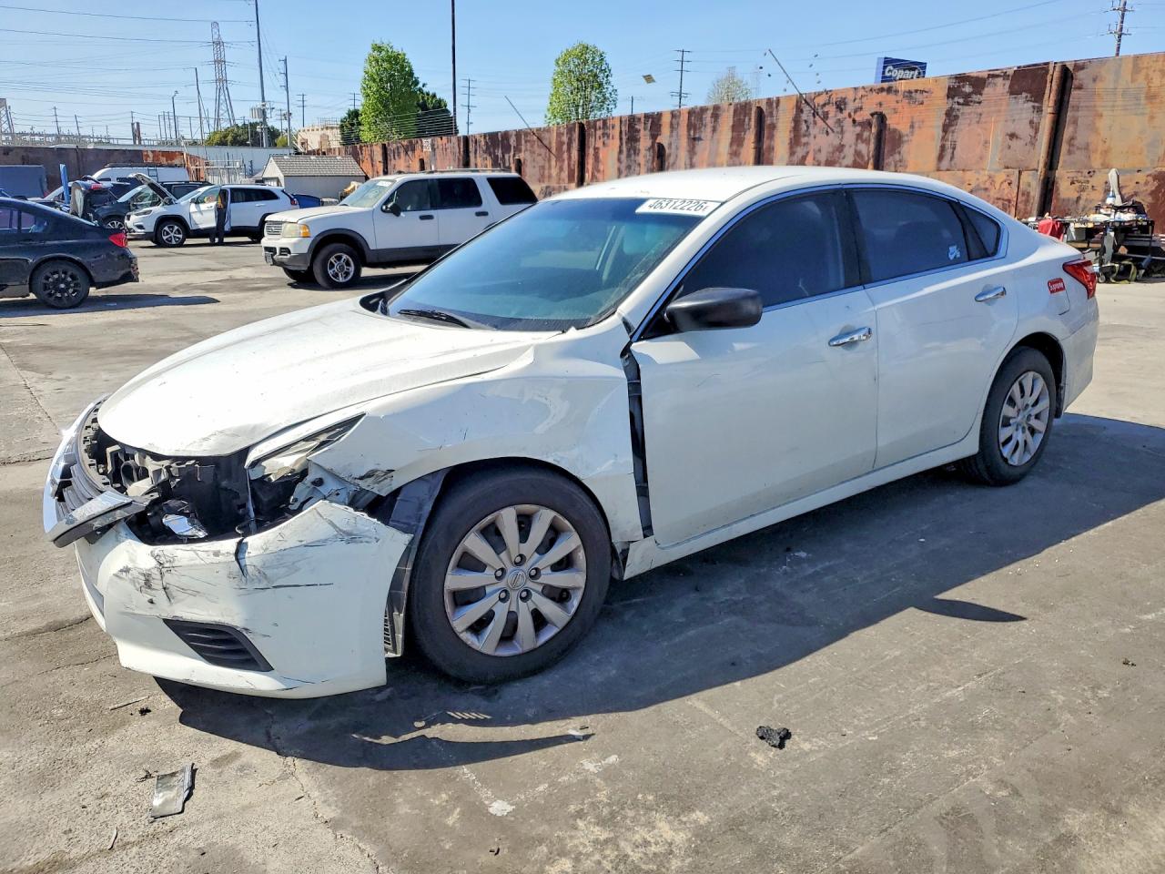 Salvage Nissan Altima Image
