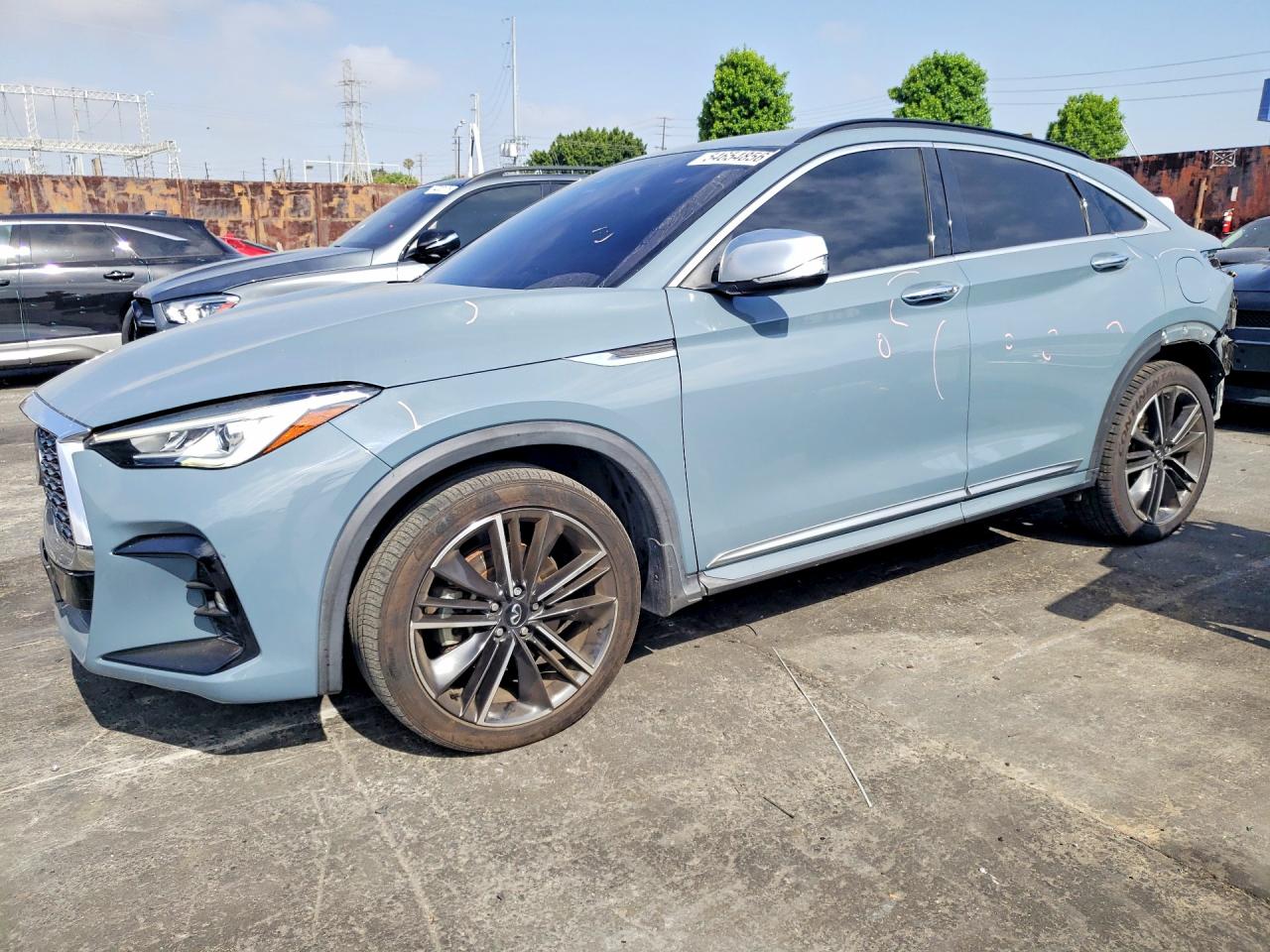 Salvage INFINITI Qx Image