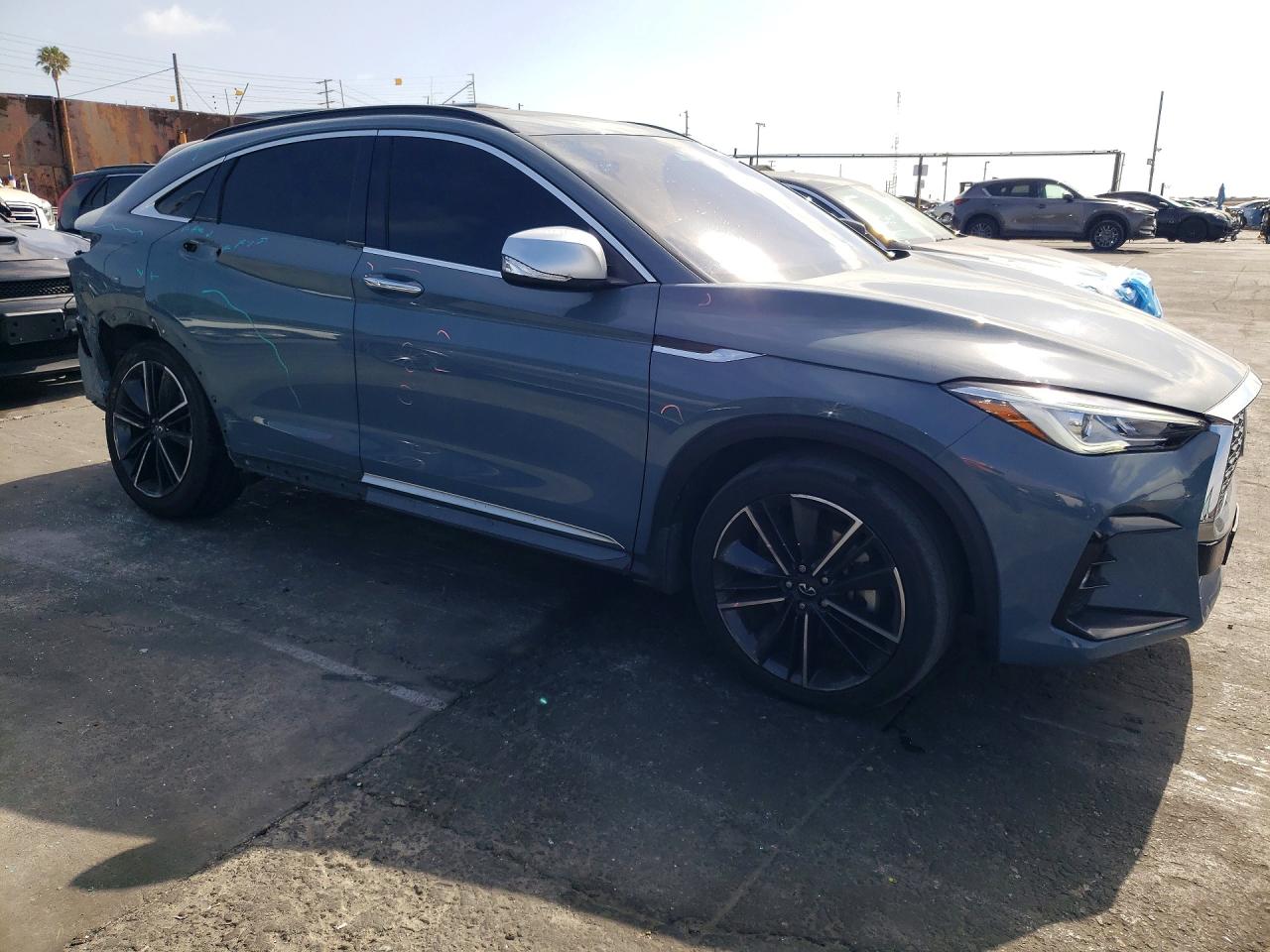 INFINITI Qx Luxe