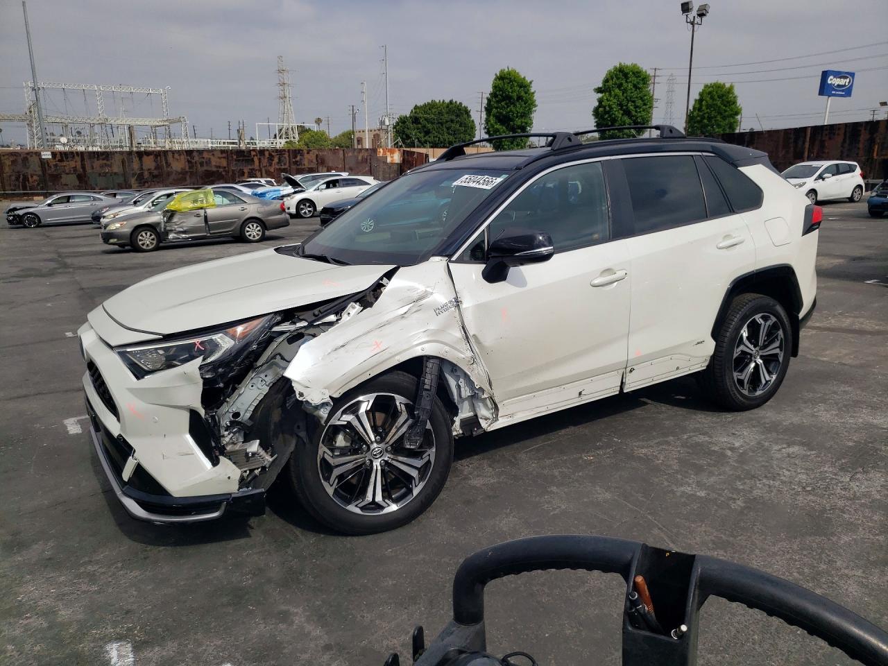Salvage Toyota RAV4 Image