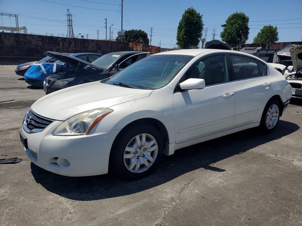Salvage Nissan Altima Image