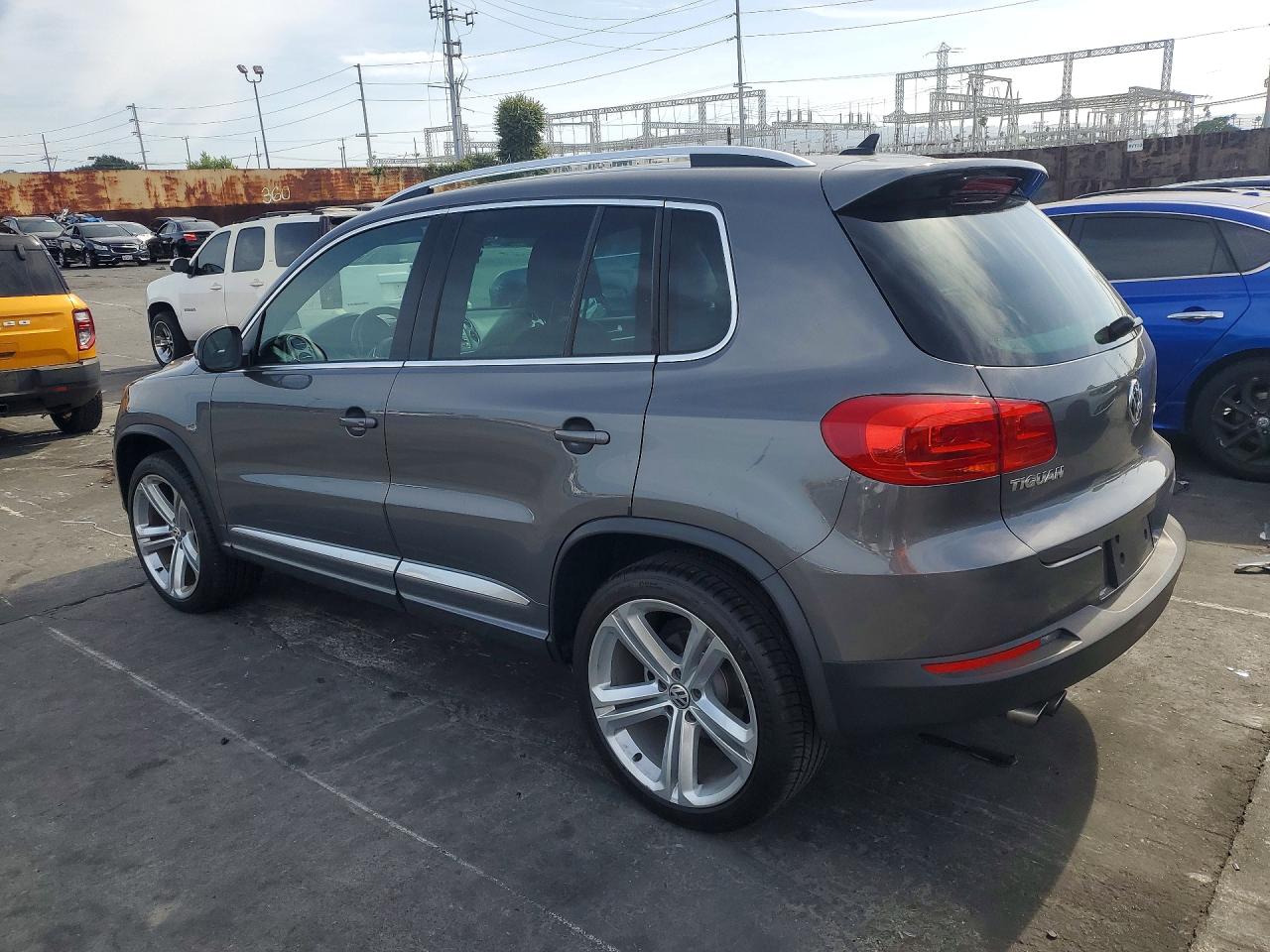 Volkswagen Tiguan S
