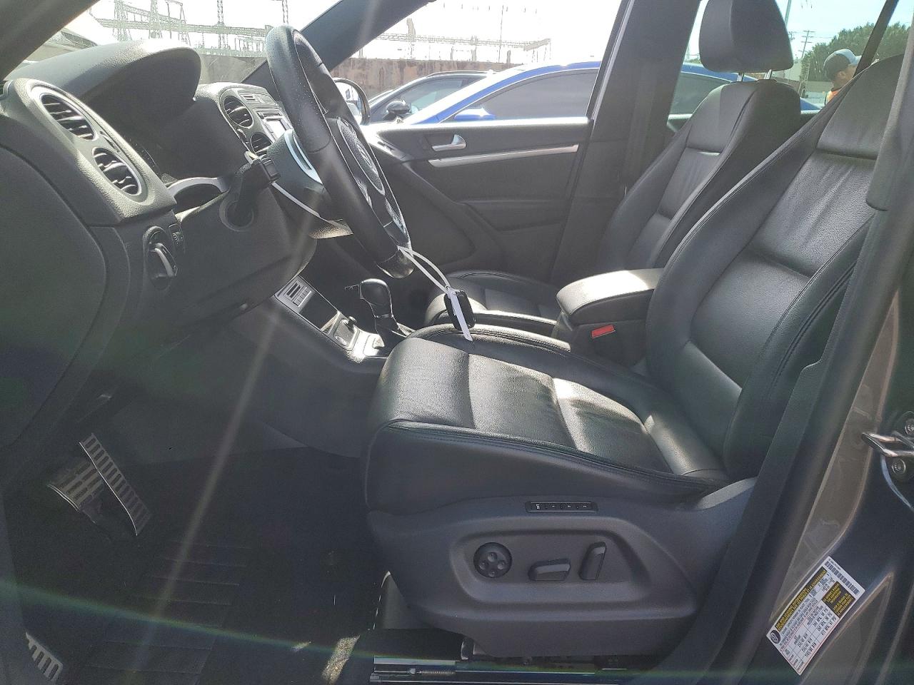 Volkswagen Tiguan S