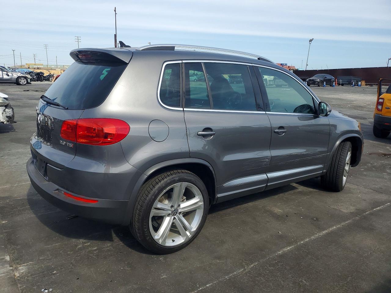 Volkswagen Tiguan S