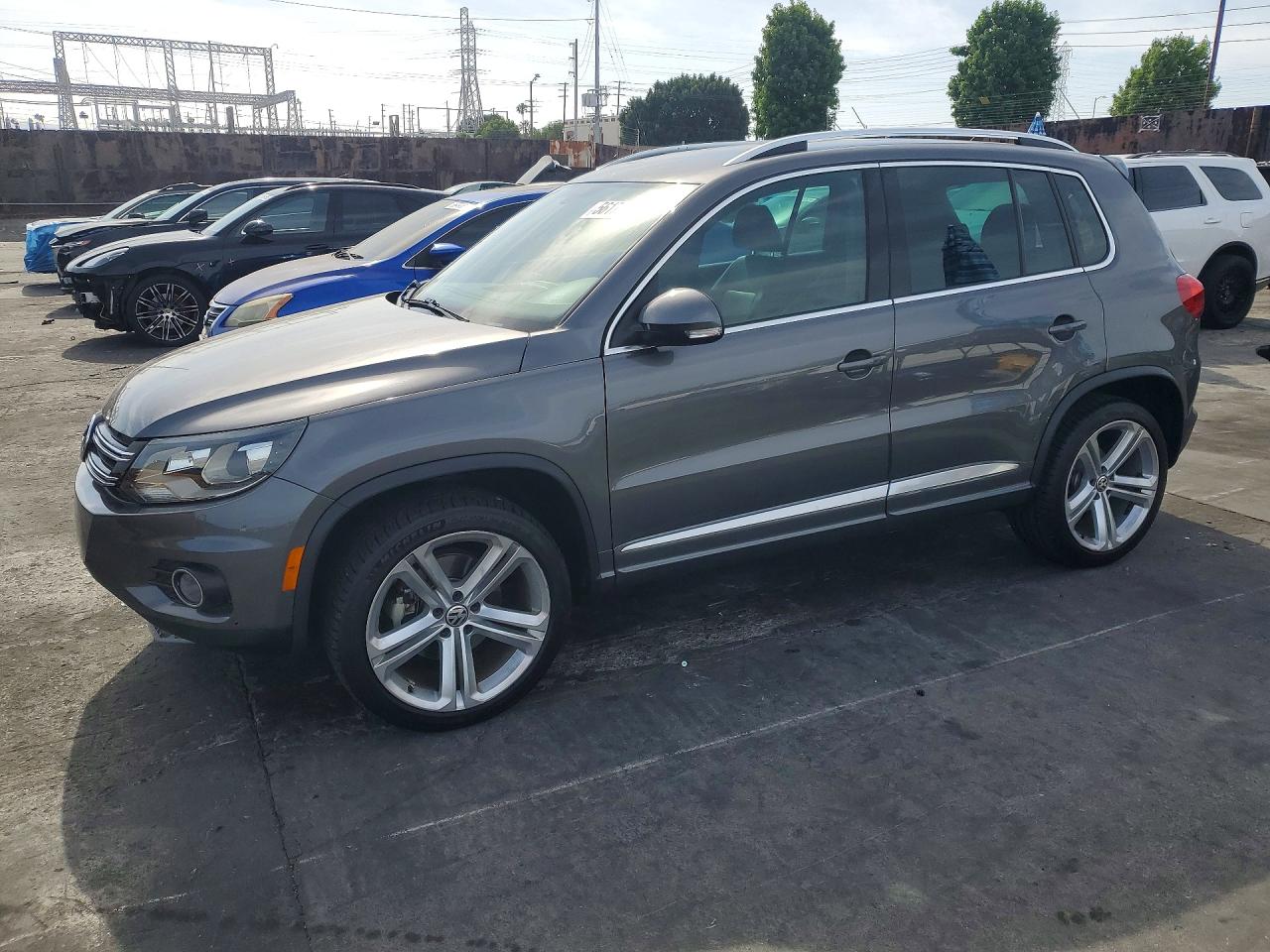 Salvage Volkswagen Tiguan Image