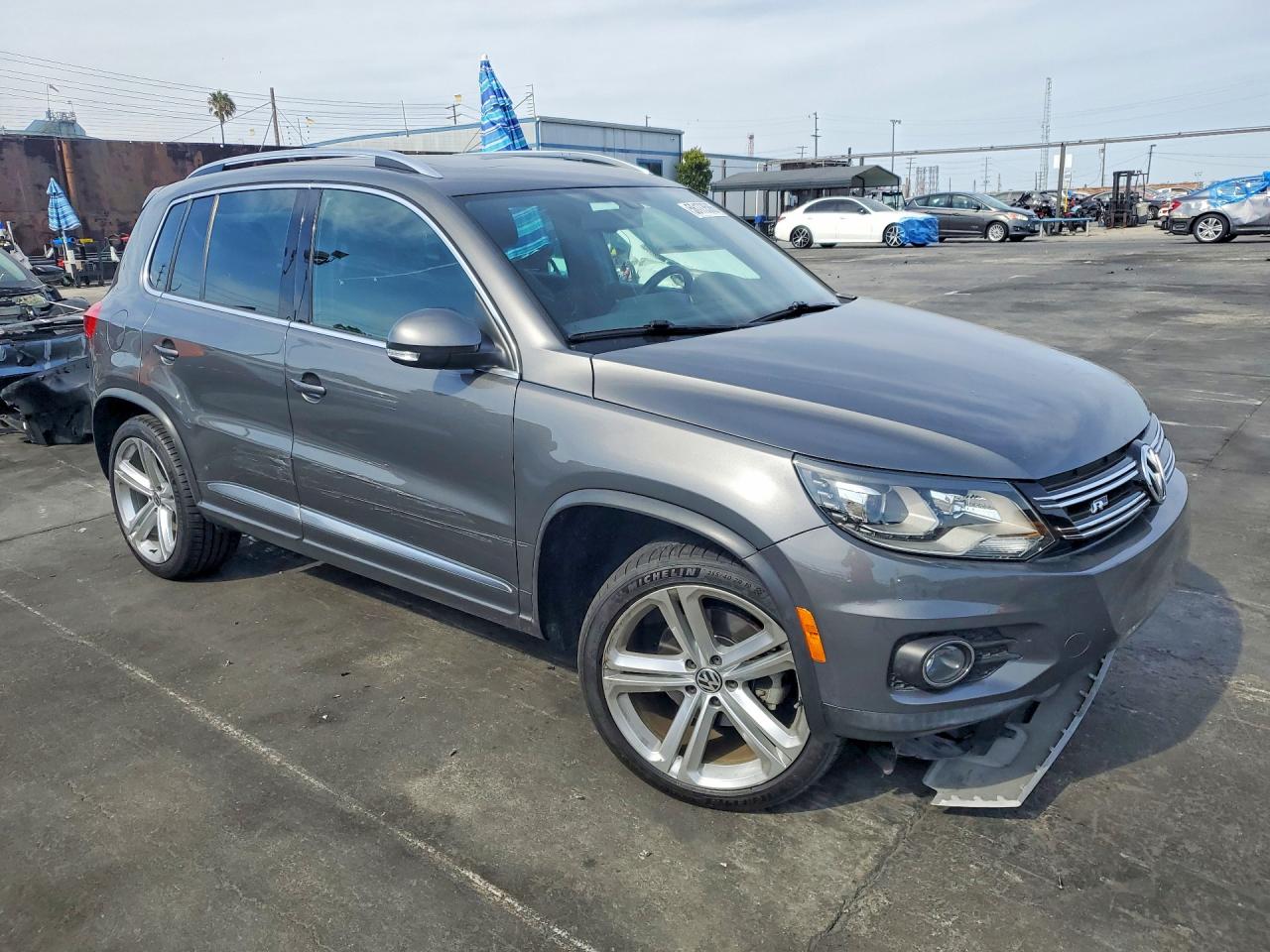 Volkswagen Tiguan S