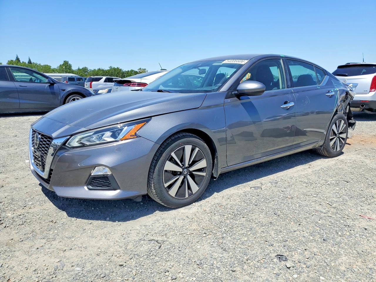 Salvage Nissan Altima Image