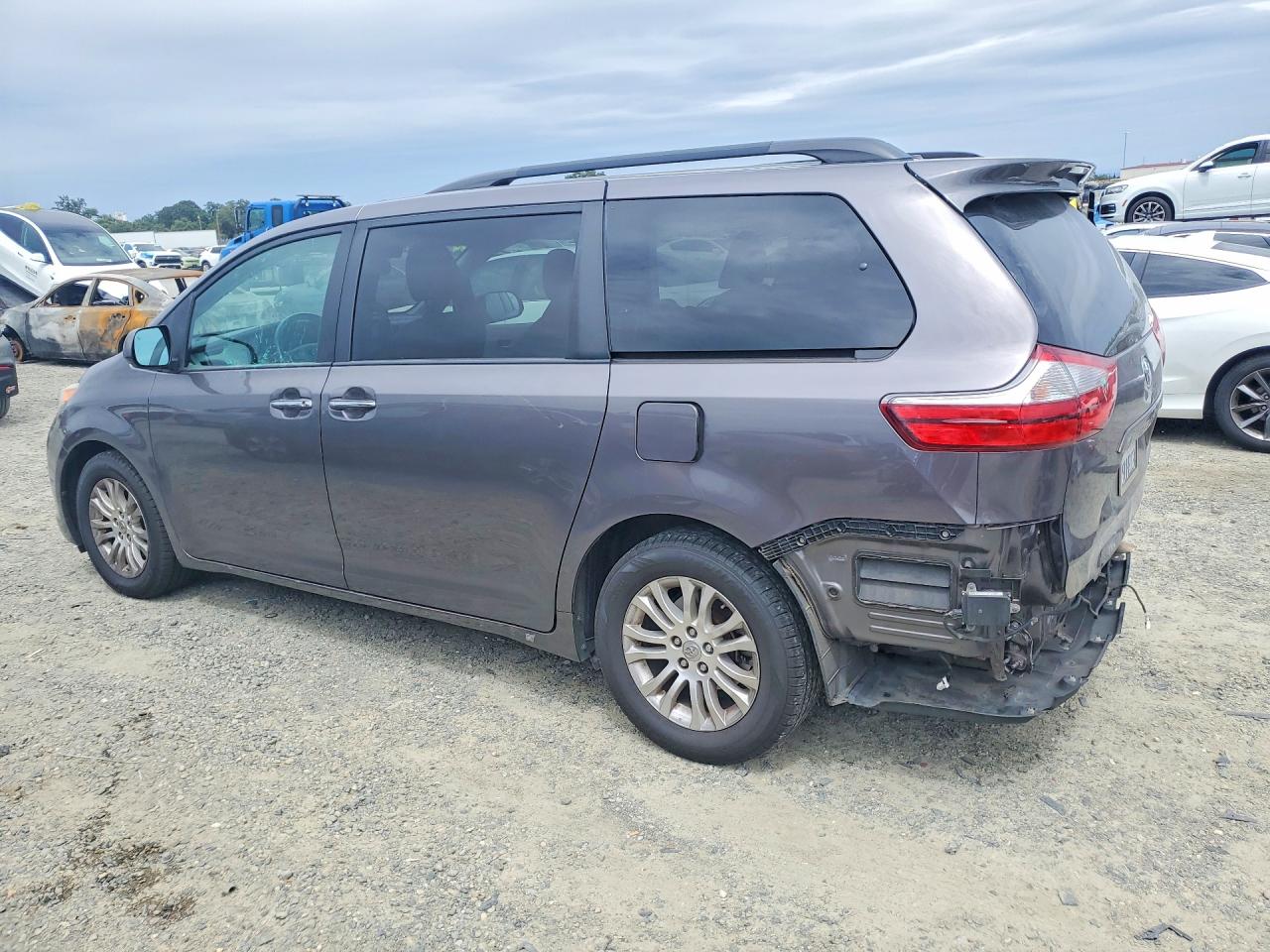 Toyota Sienna Xle 8-passenger