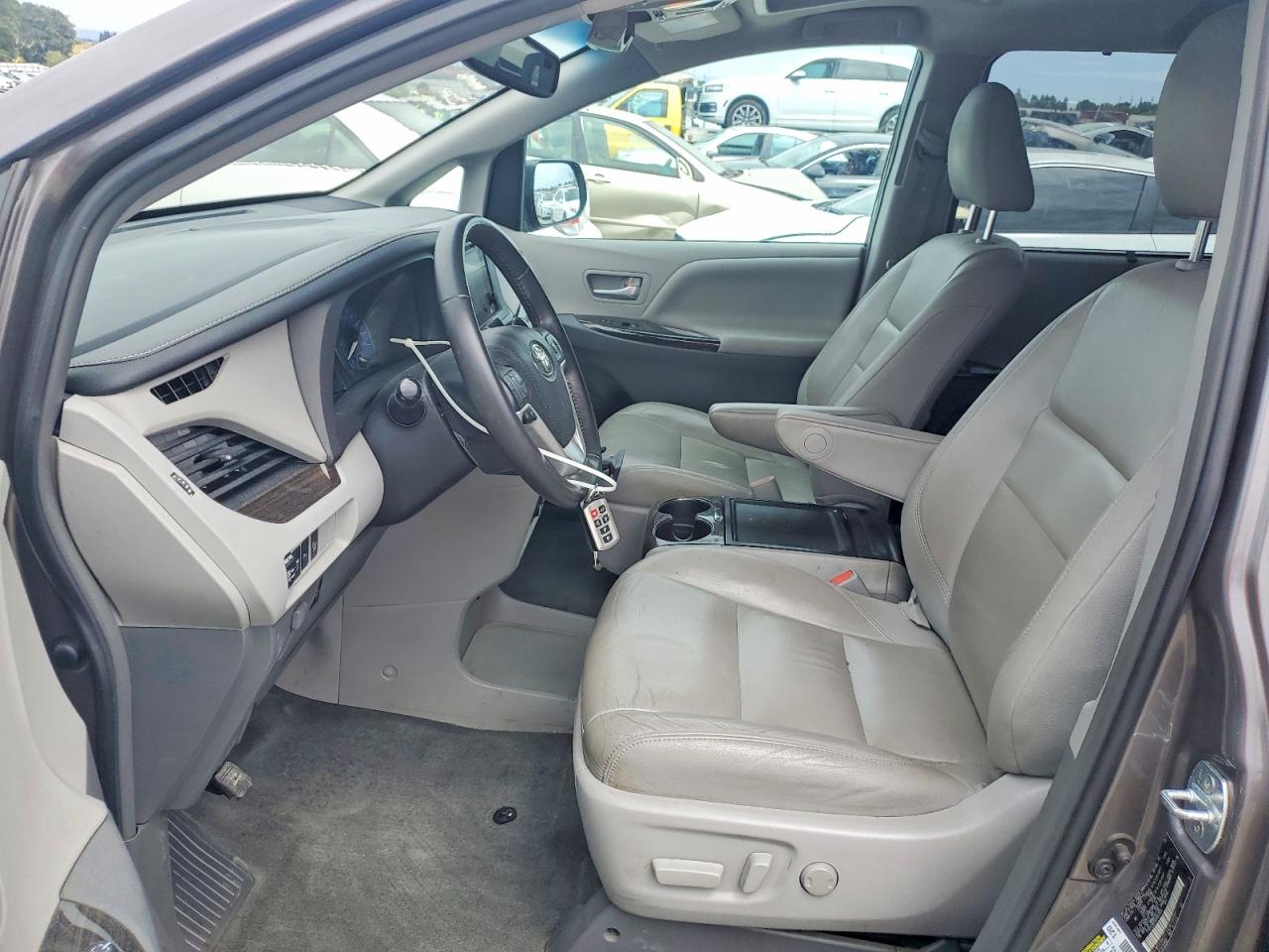 Toyota Sienna Xle 8-passenger
