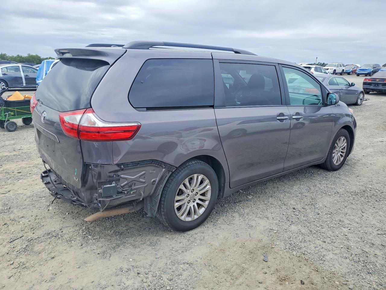 Toyota Sienna Xle 8-passenger