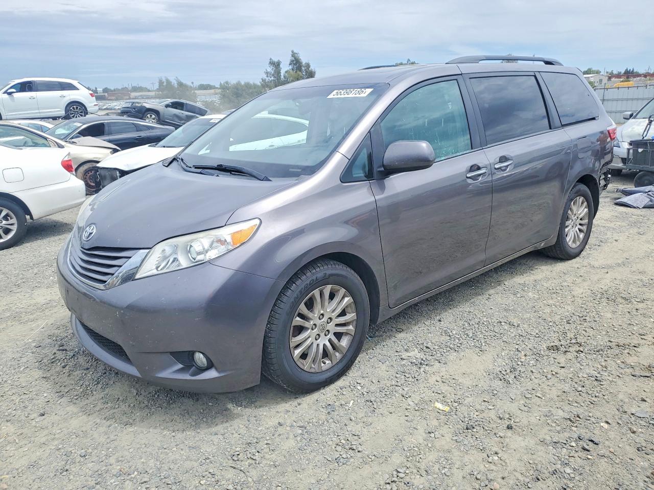 Salvage Toyota Sienna Image