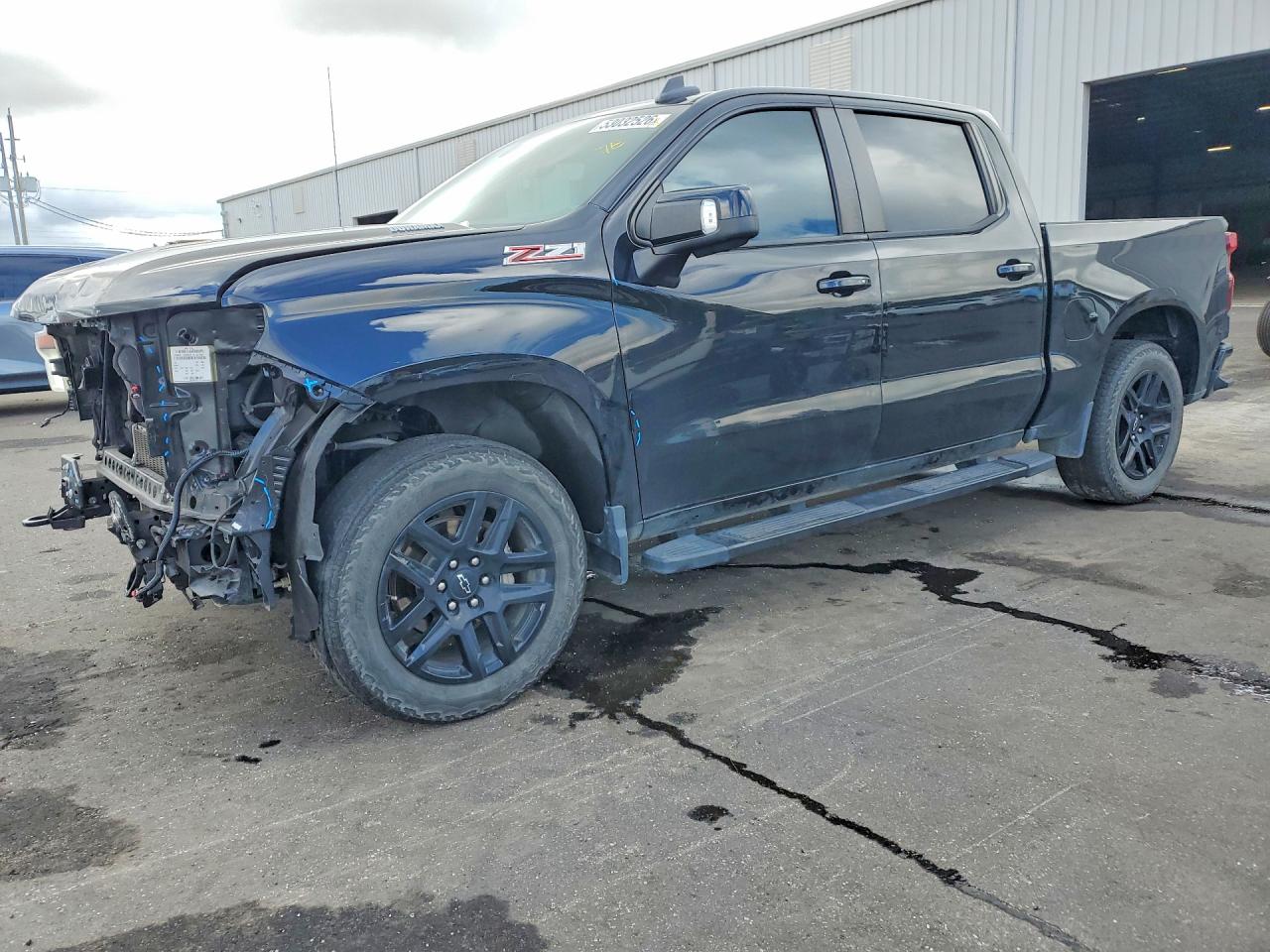 Salvage Chevrolet Silverado Image