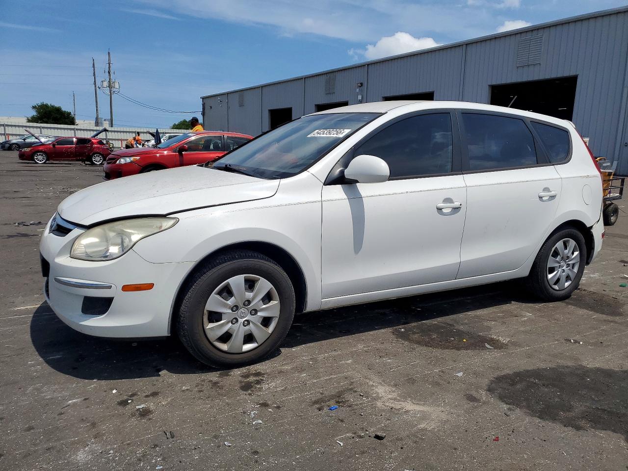 Salvage Hyundai ELANTRA Image