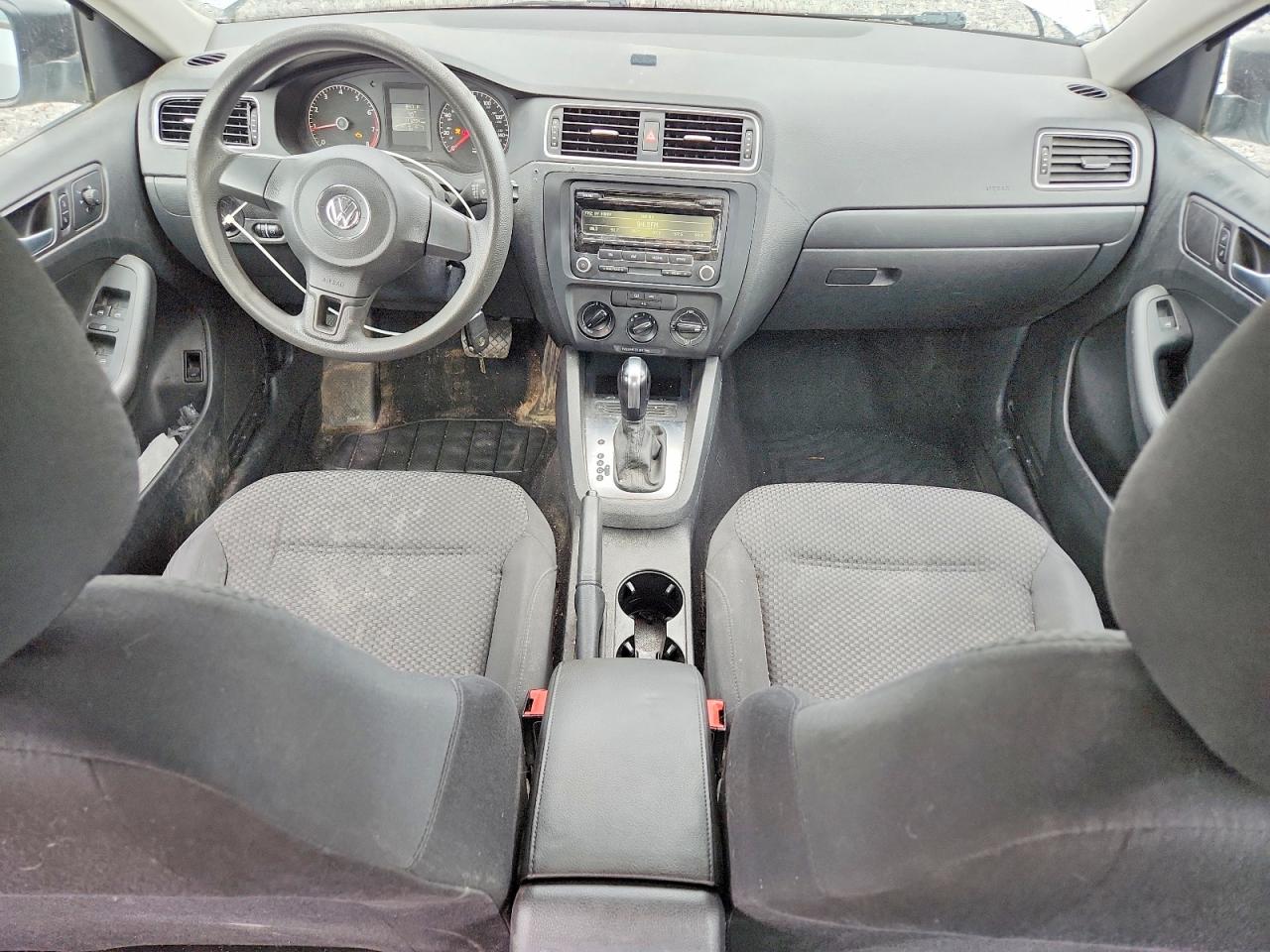 Volkswagen Jetta Base