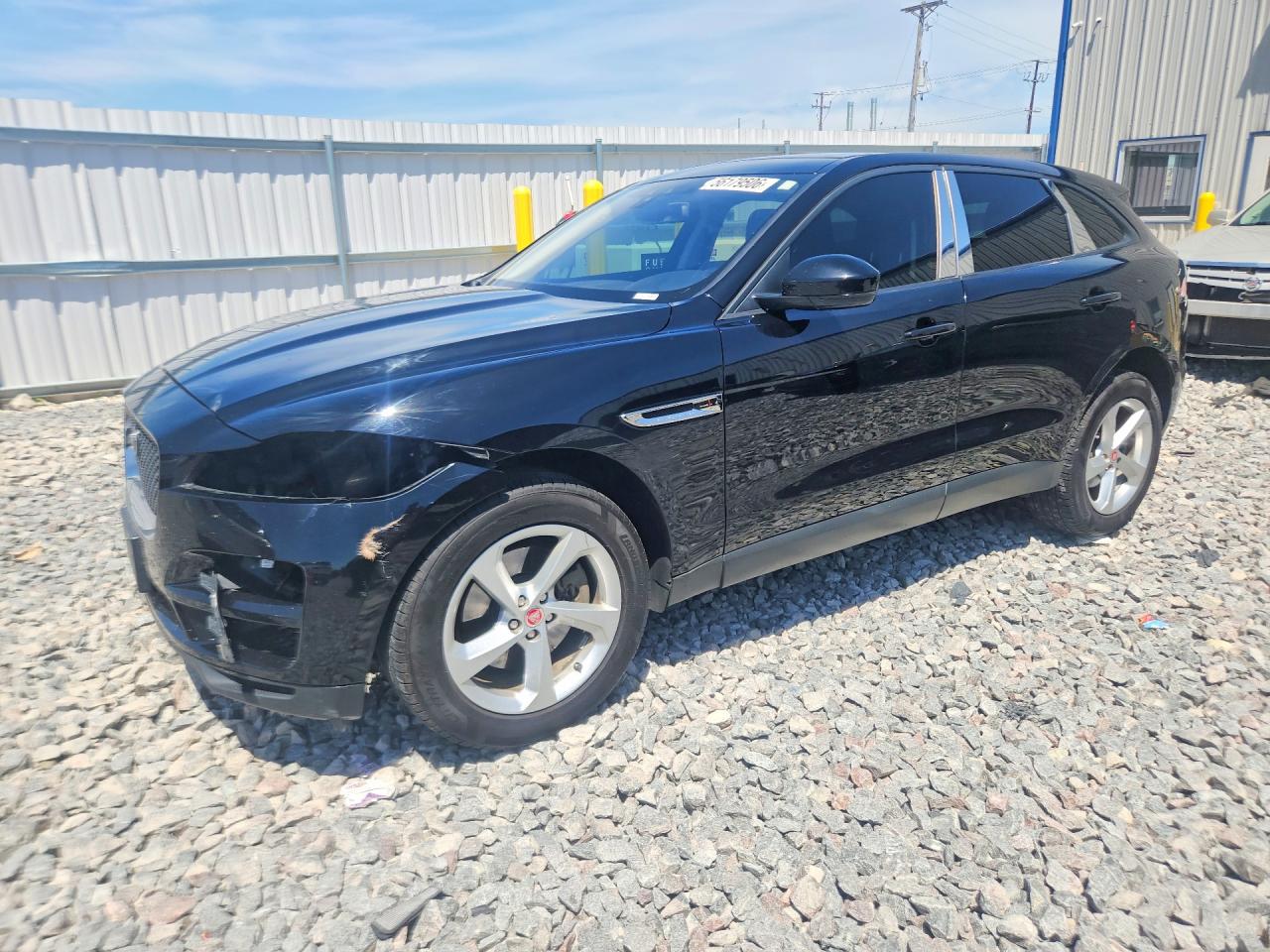 Salvage Jaguar F-PACE Image
