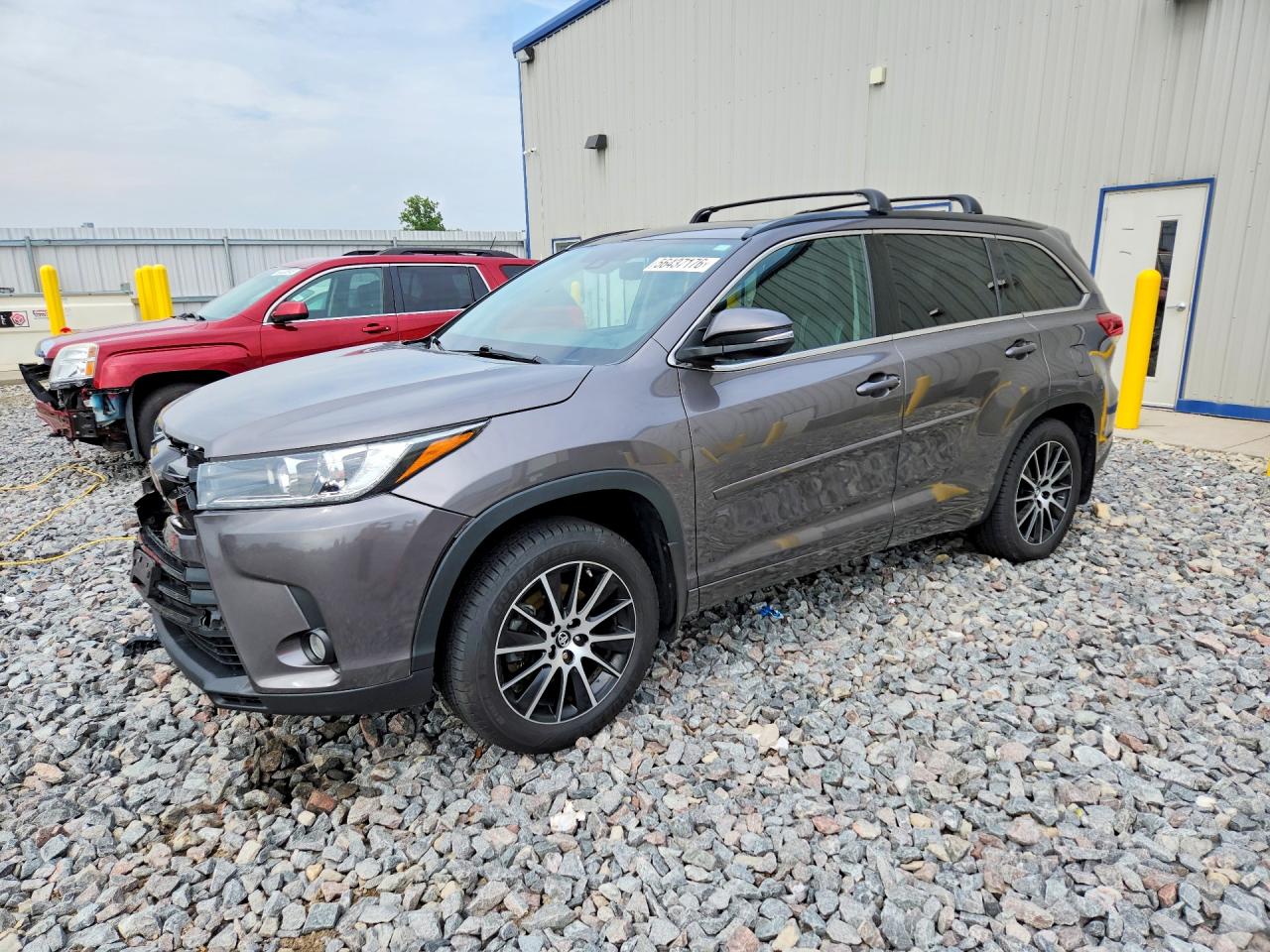Salvage Toyota Highlander Image