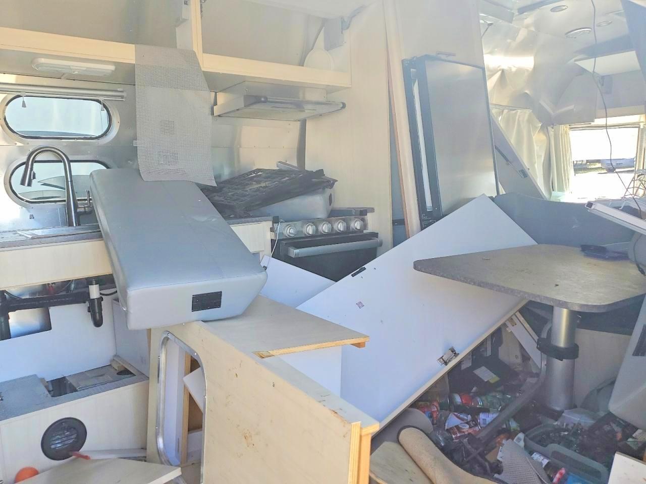 Airstream Flying Clo